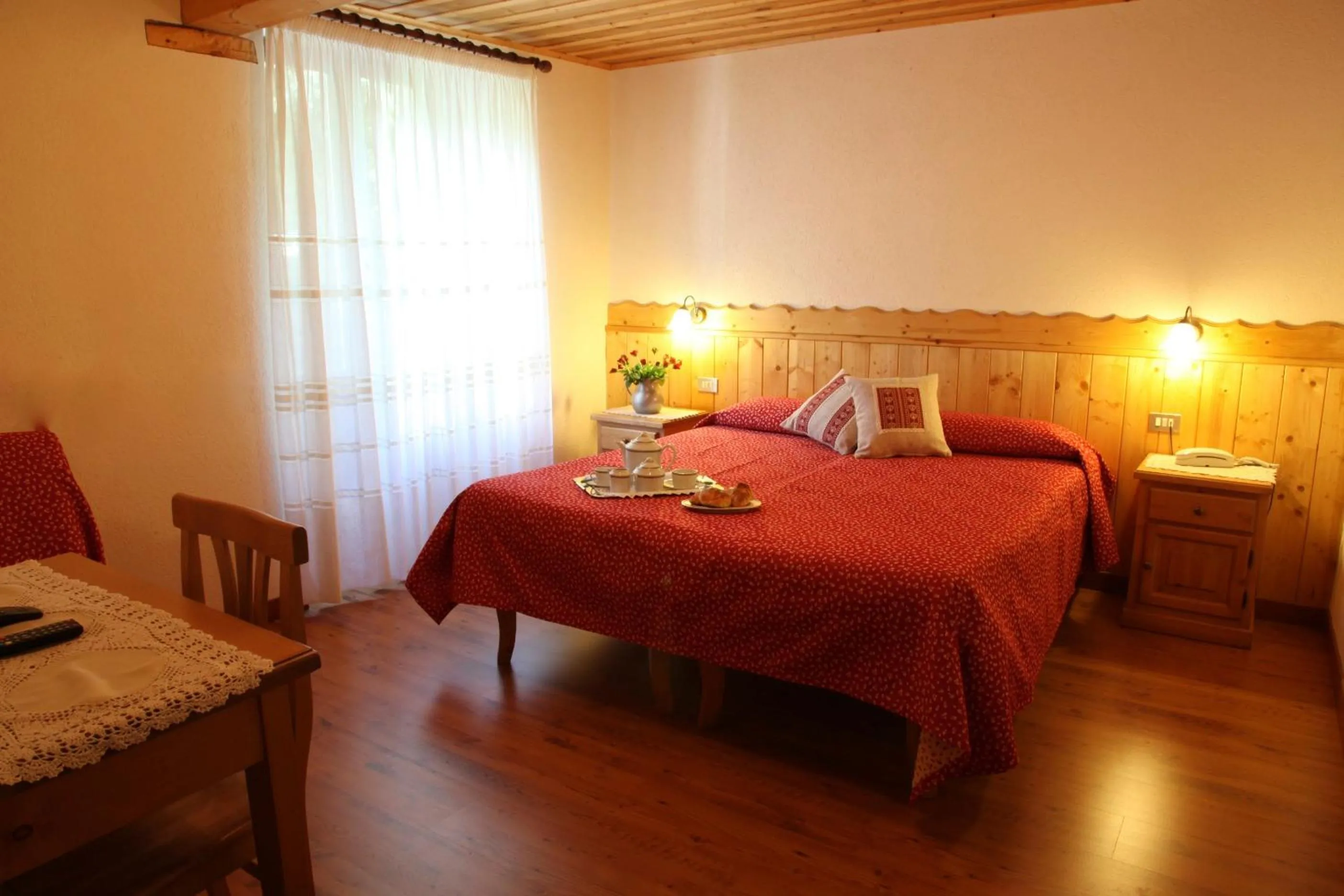 Photo of the whole room, Bed in Hotel Aiguille Noire