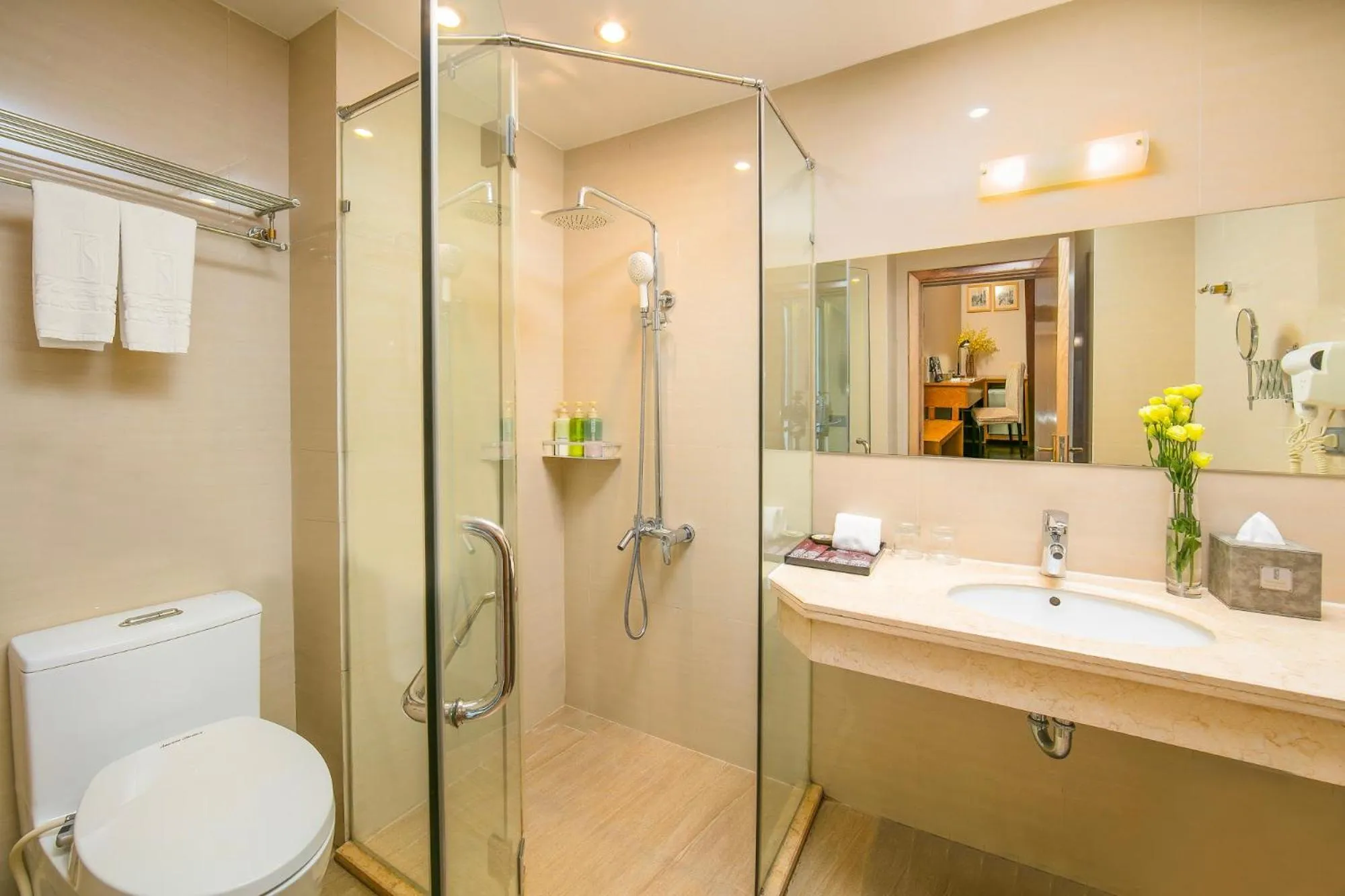 Shower in Parkside Sunline Hotel