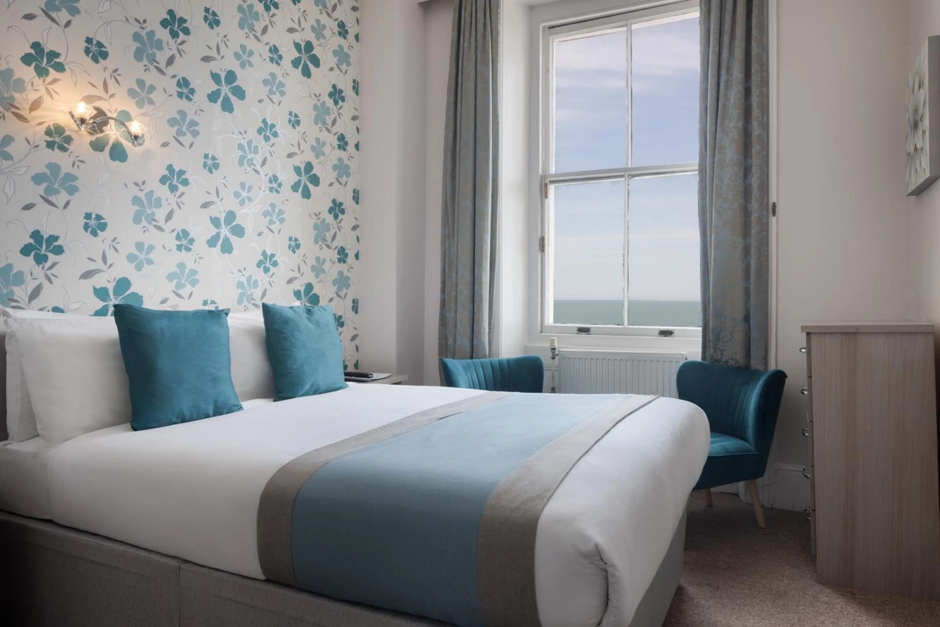 Bedroom, Bed in The Cumberland Hotel