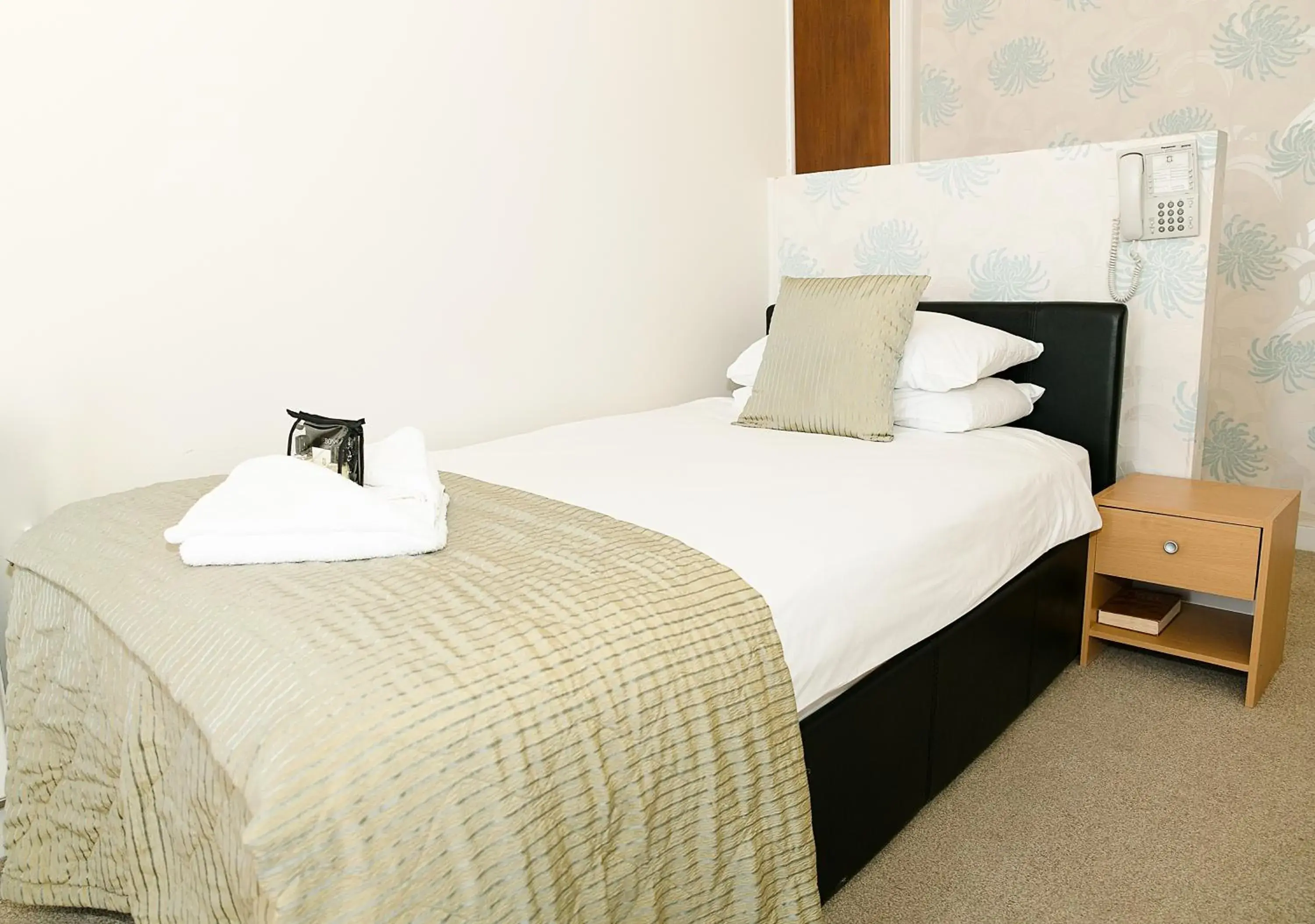 Single Room in The Cumberland Hotel Single Room in The Cumberland Hotel