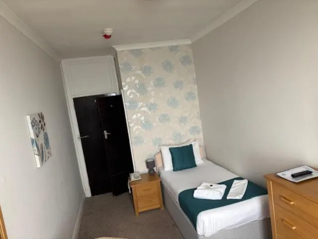 Bedroom, Bed in The Cumberland Hotel