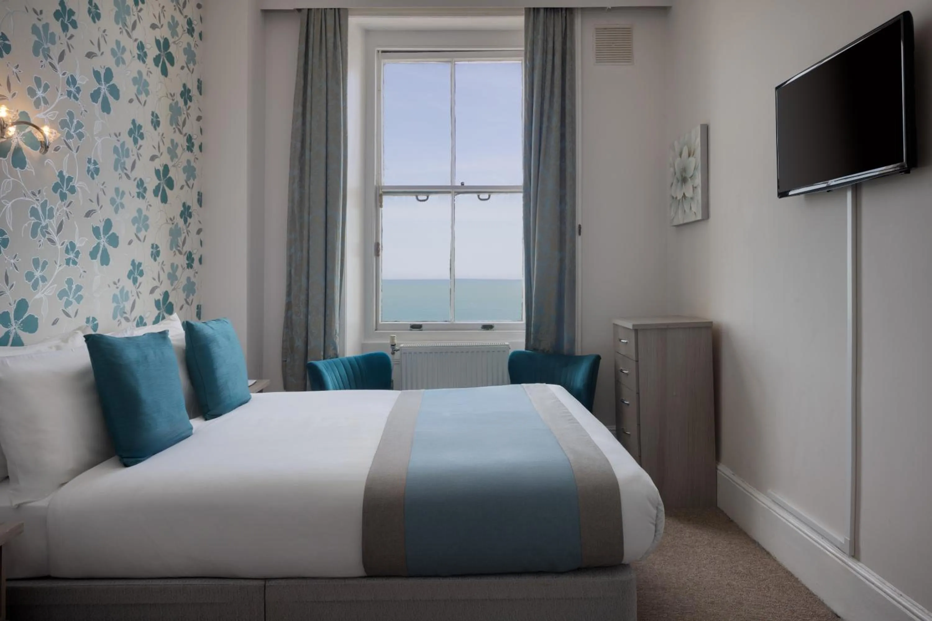 Sea view, Bed in The Cumberland Hotel