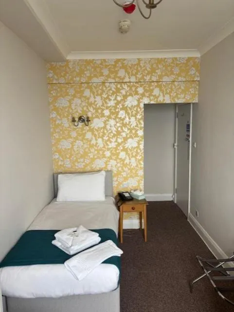 Bedroom, Bed in The Cumberland Hotel