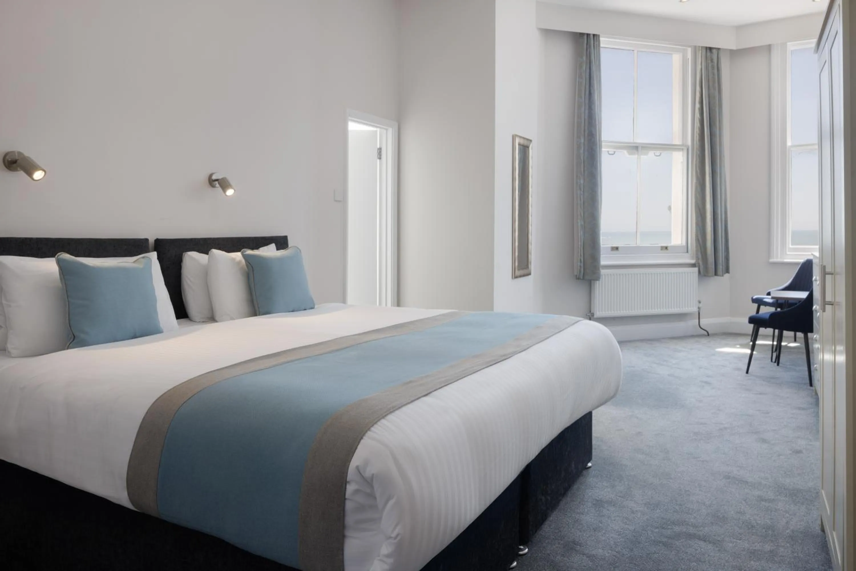 Bedroom, Bed in The Cumberland Hotel