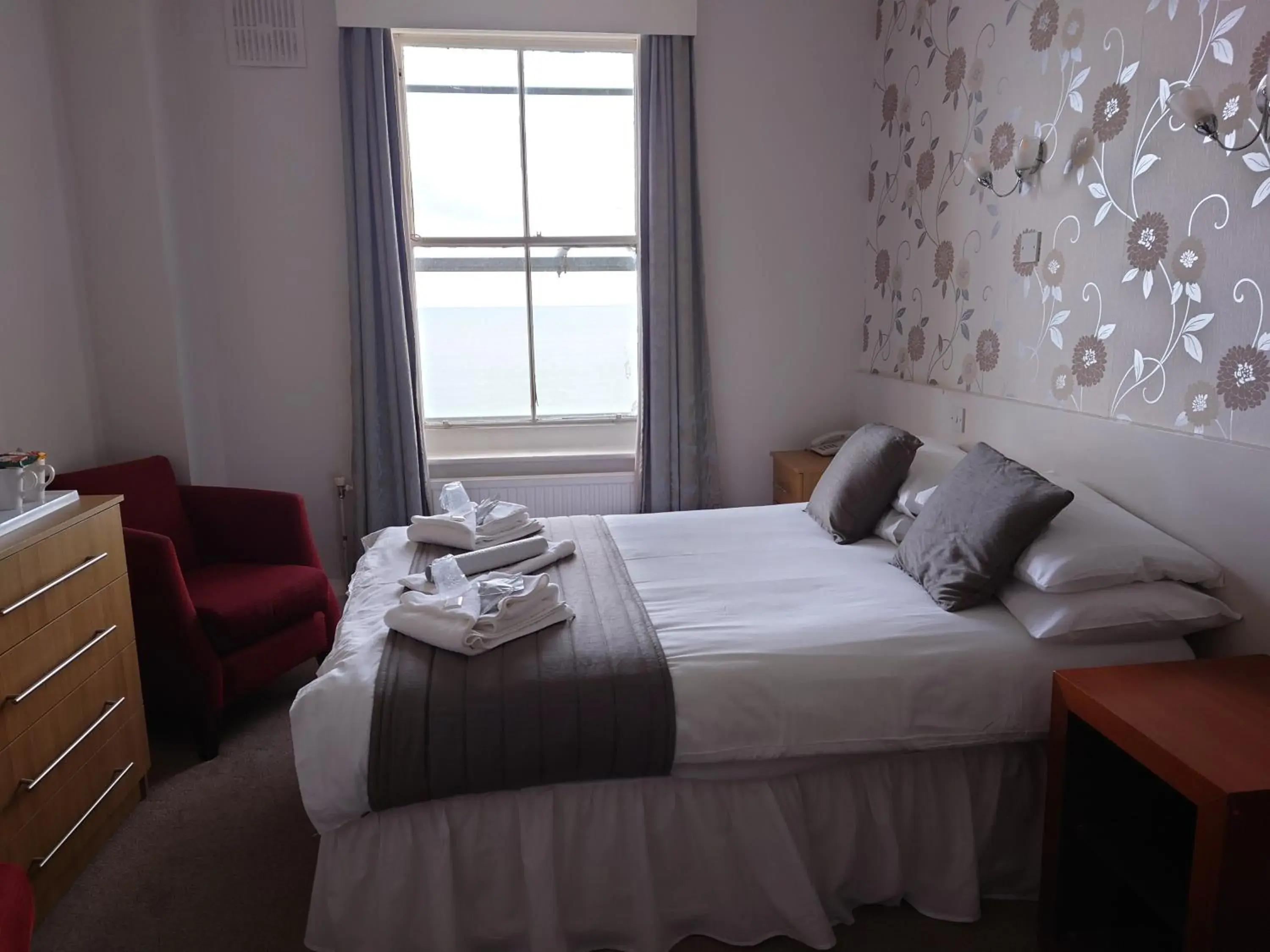 Double Room with Sea View in The Cumberland Hotel Double Room with Sea View in The Cumberland Hotel