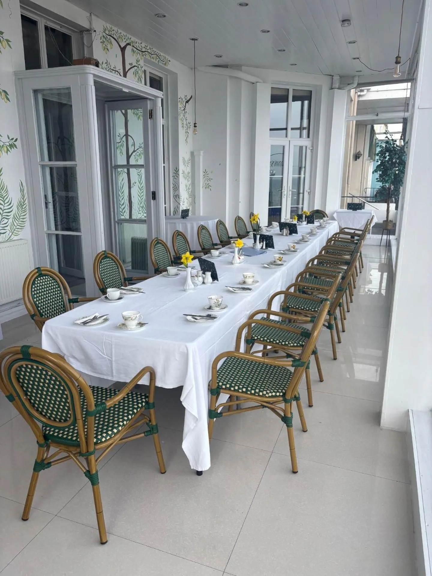 Restaurant/places to eat in The Cumberland Hotel