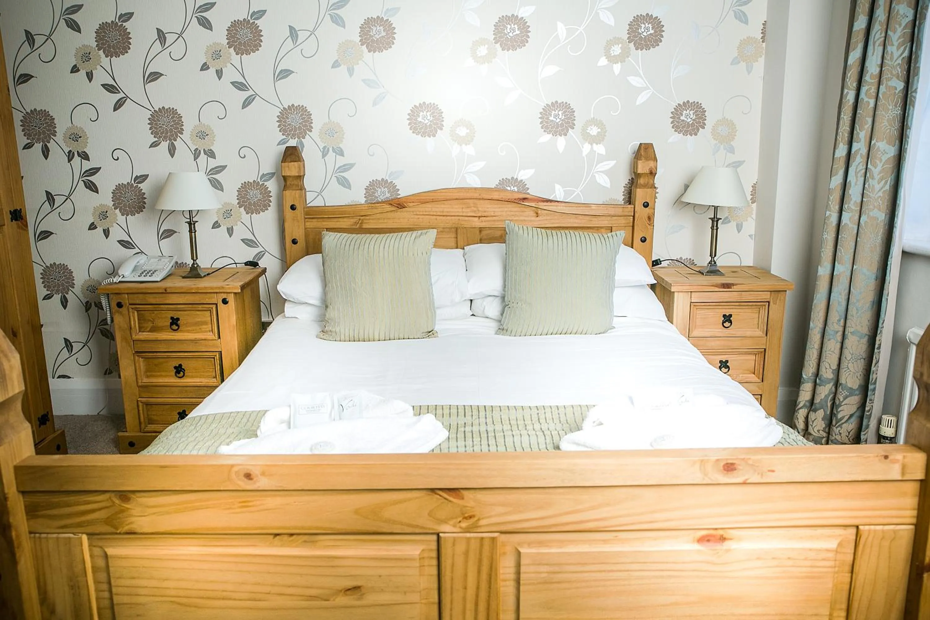 Bedroom, Bed in The Cumberland Hotel