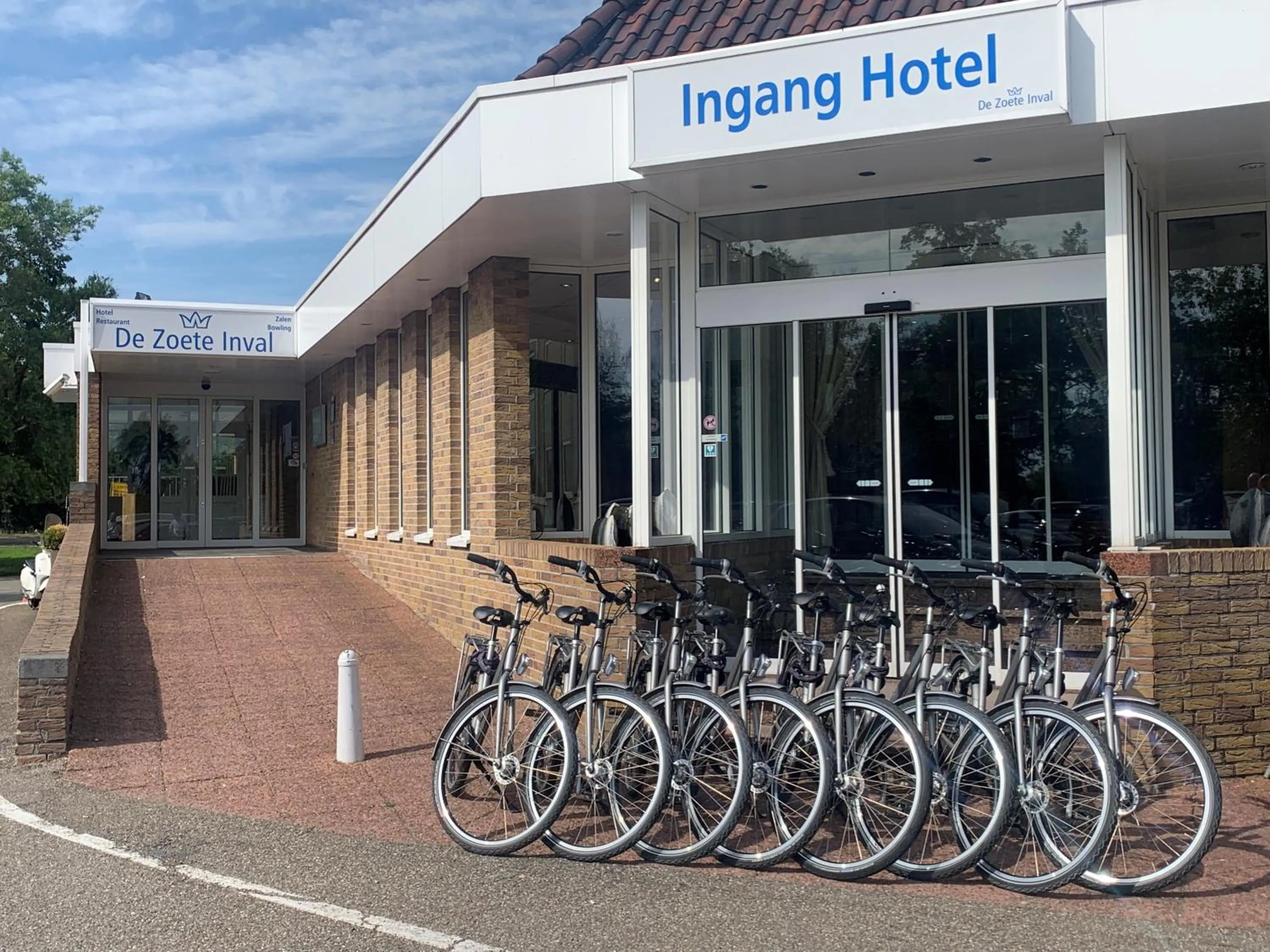 Cycling in Hotel De Zoete Inval Haarlemmerliede