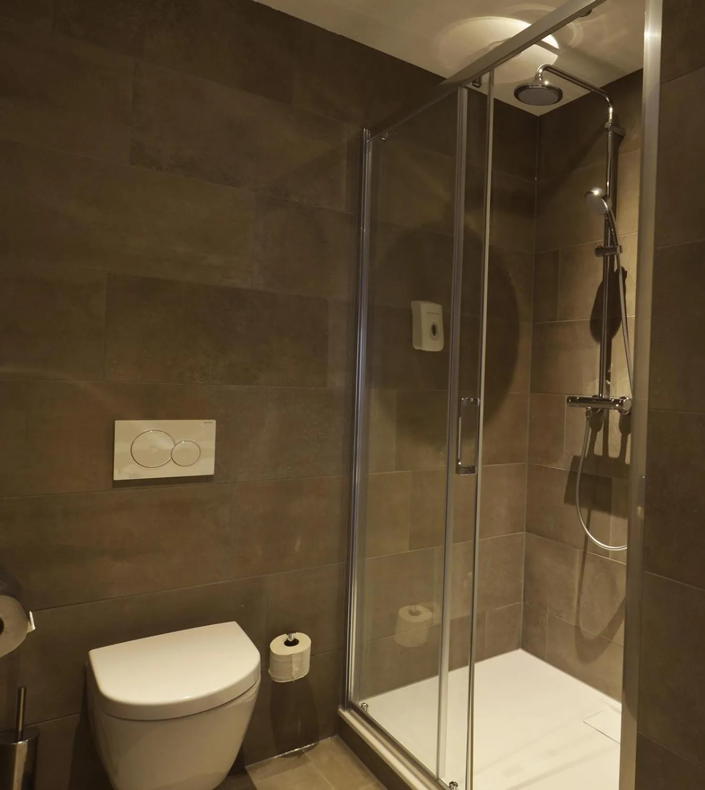 Shower in Hotel De Zoete Inval Haarlemmerliede