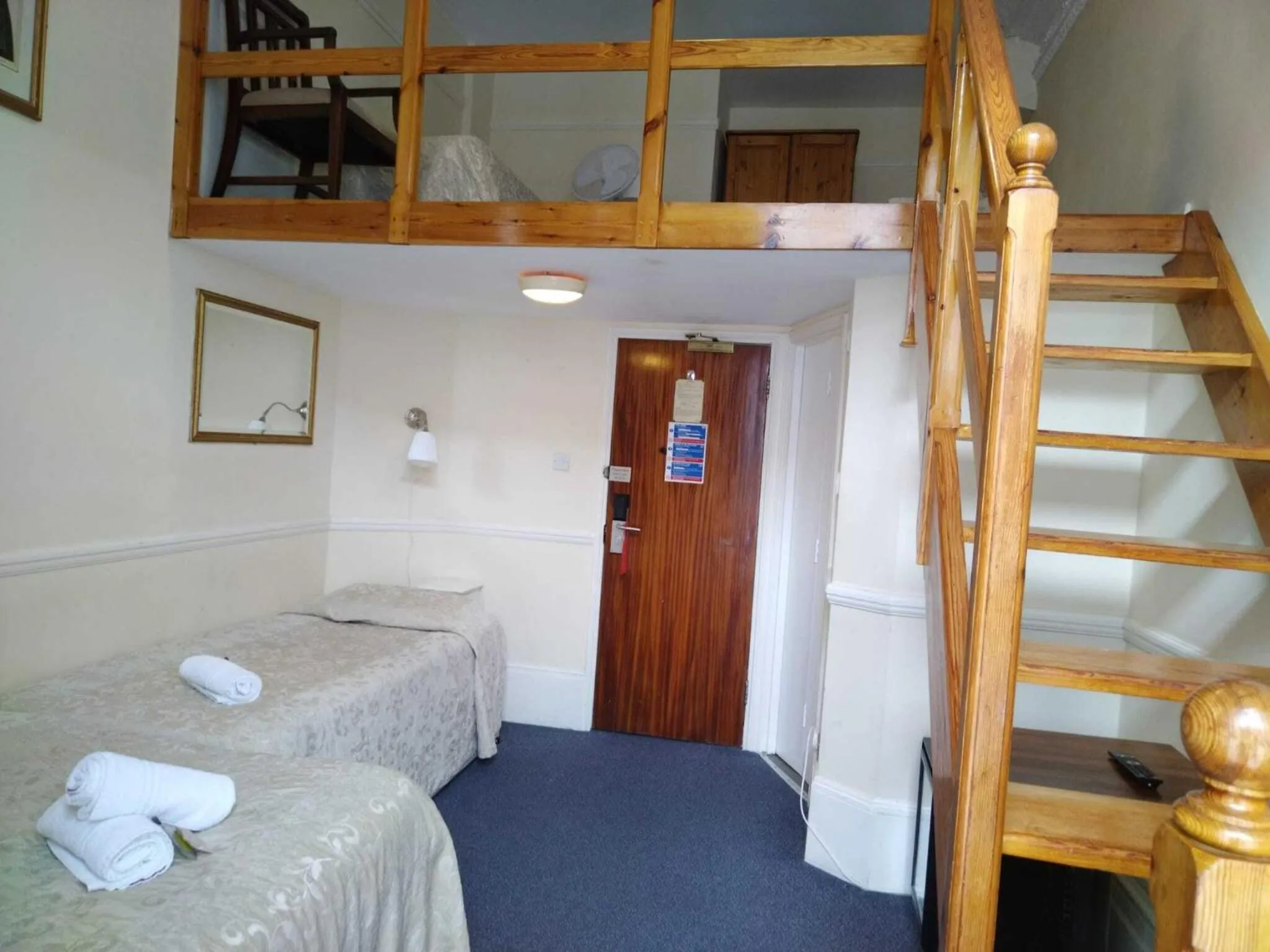 Bedroom, Bed in St Simeon