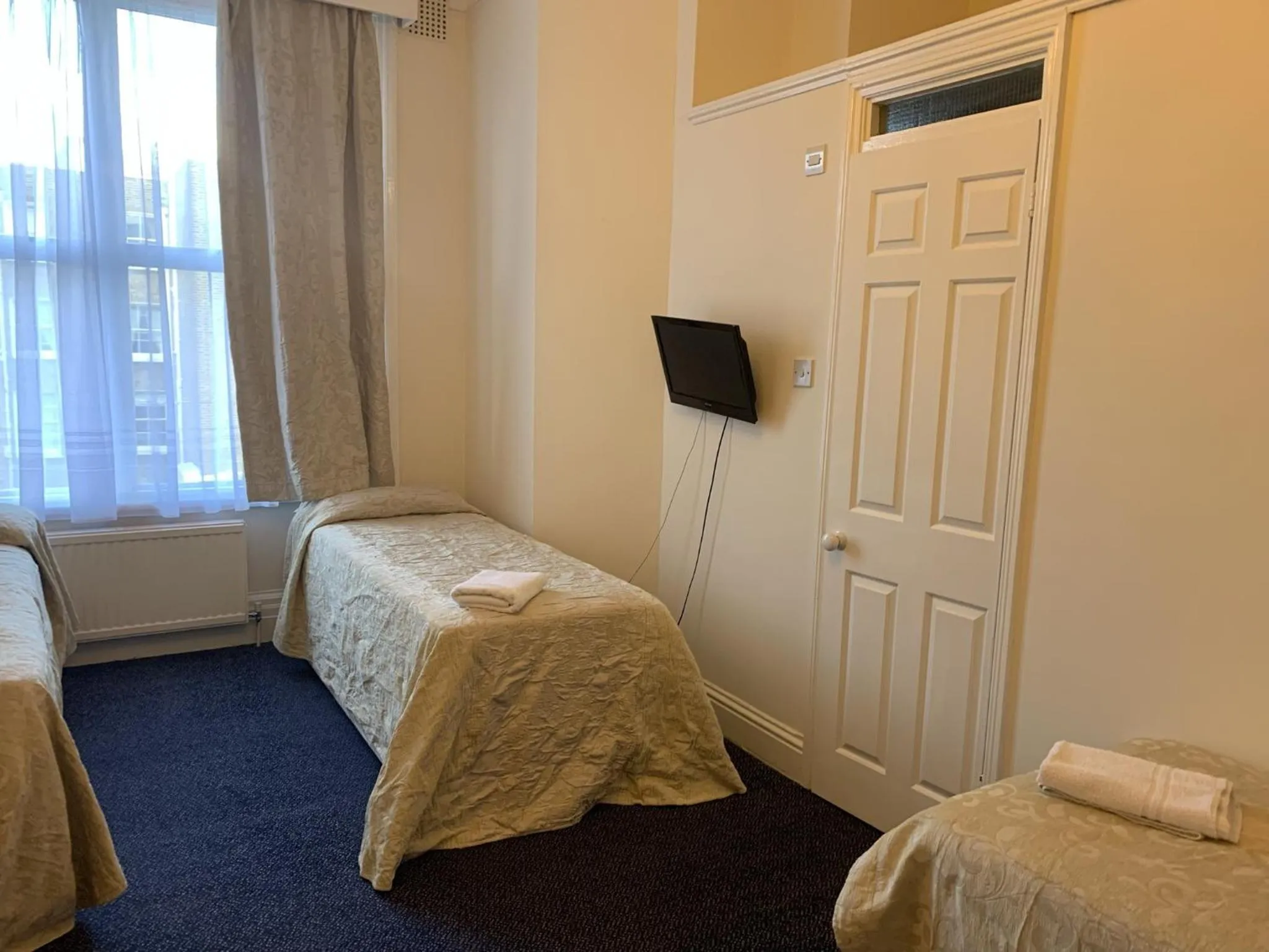 Bedroom, Bed in St Simeon