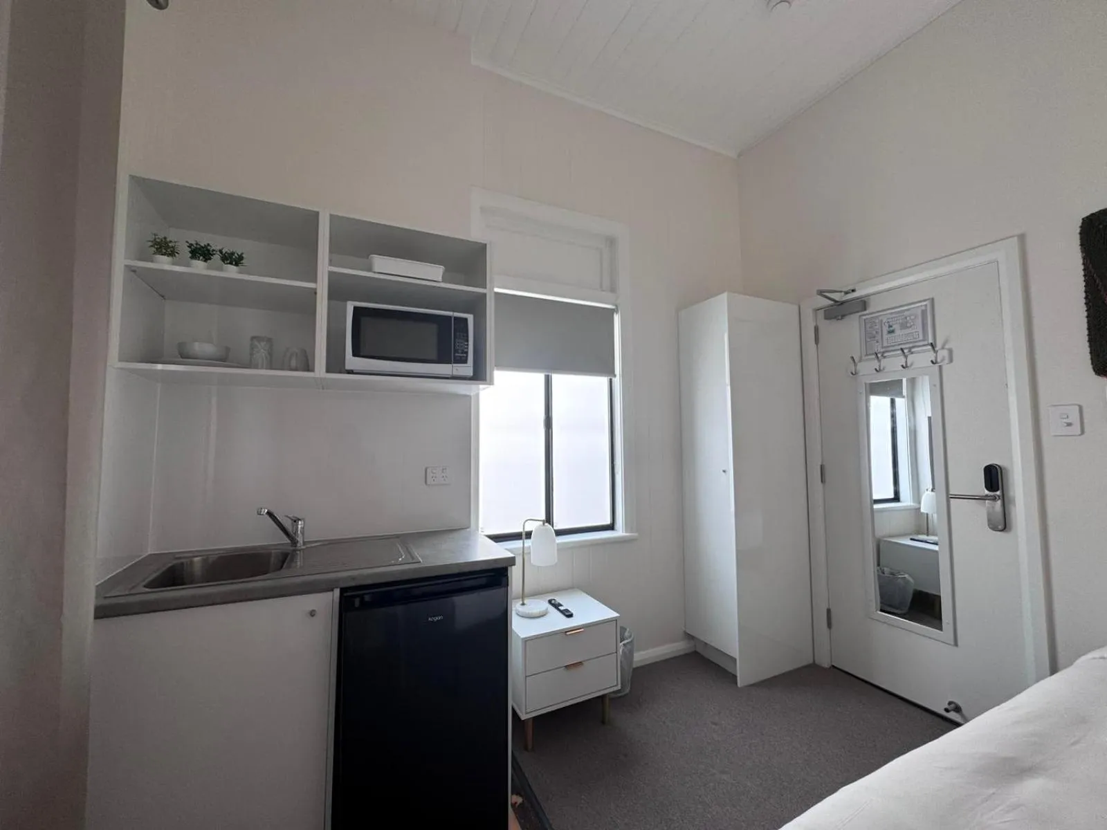 Kitchen or kitchenette, Bed in K2 Brisbane