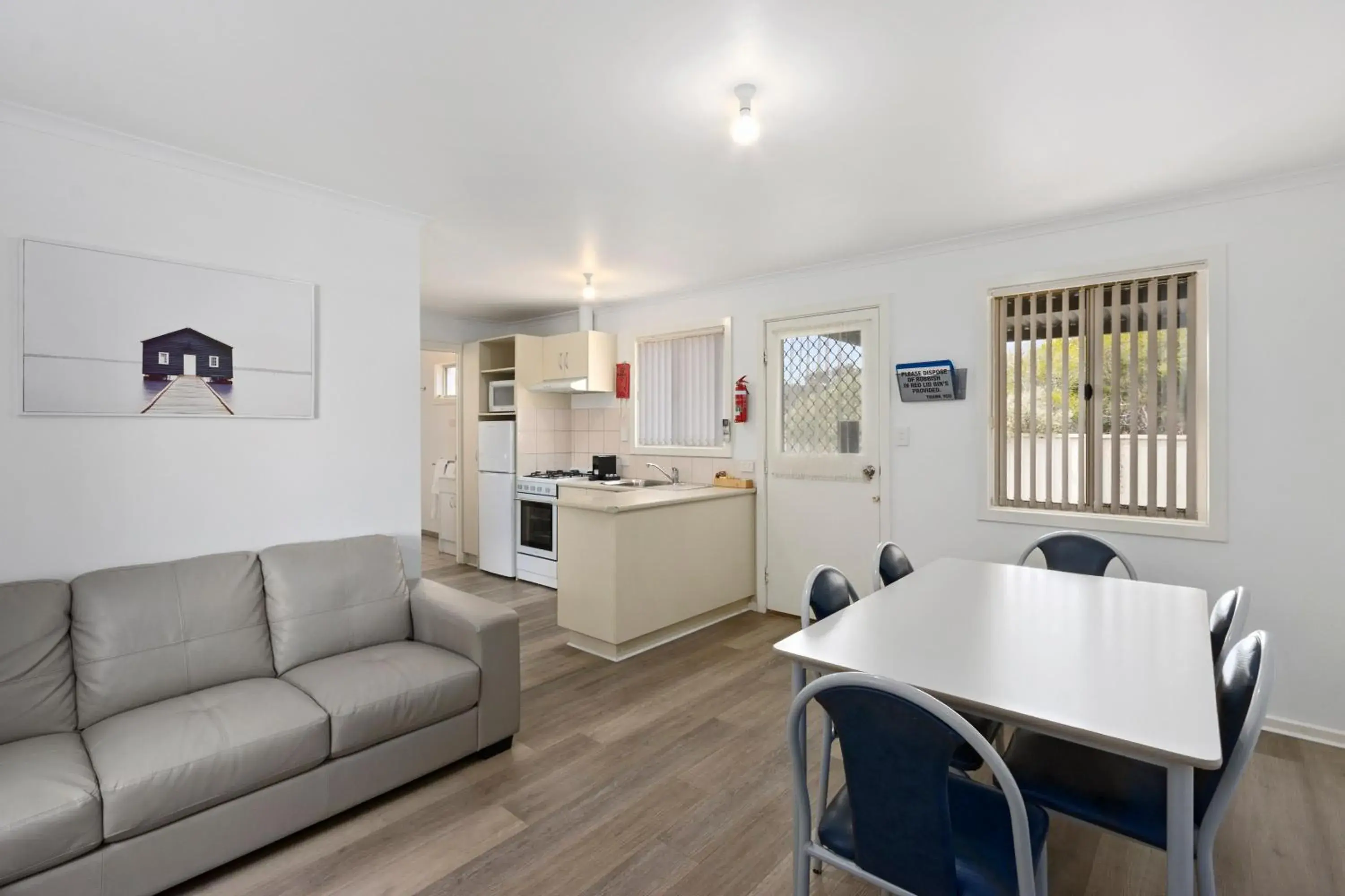 Superior Family Room in Costello Hotels - Moonta Bay Cabins Superior Family Room in Costello Hotels - Moonta Bay Cabins