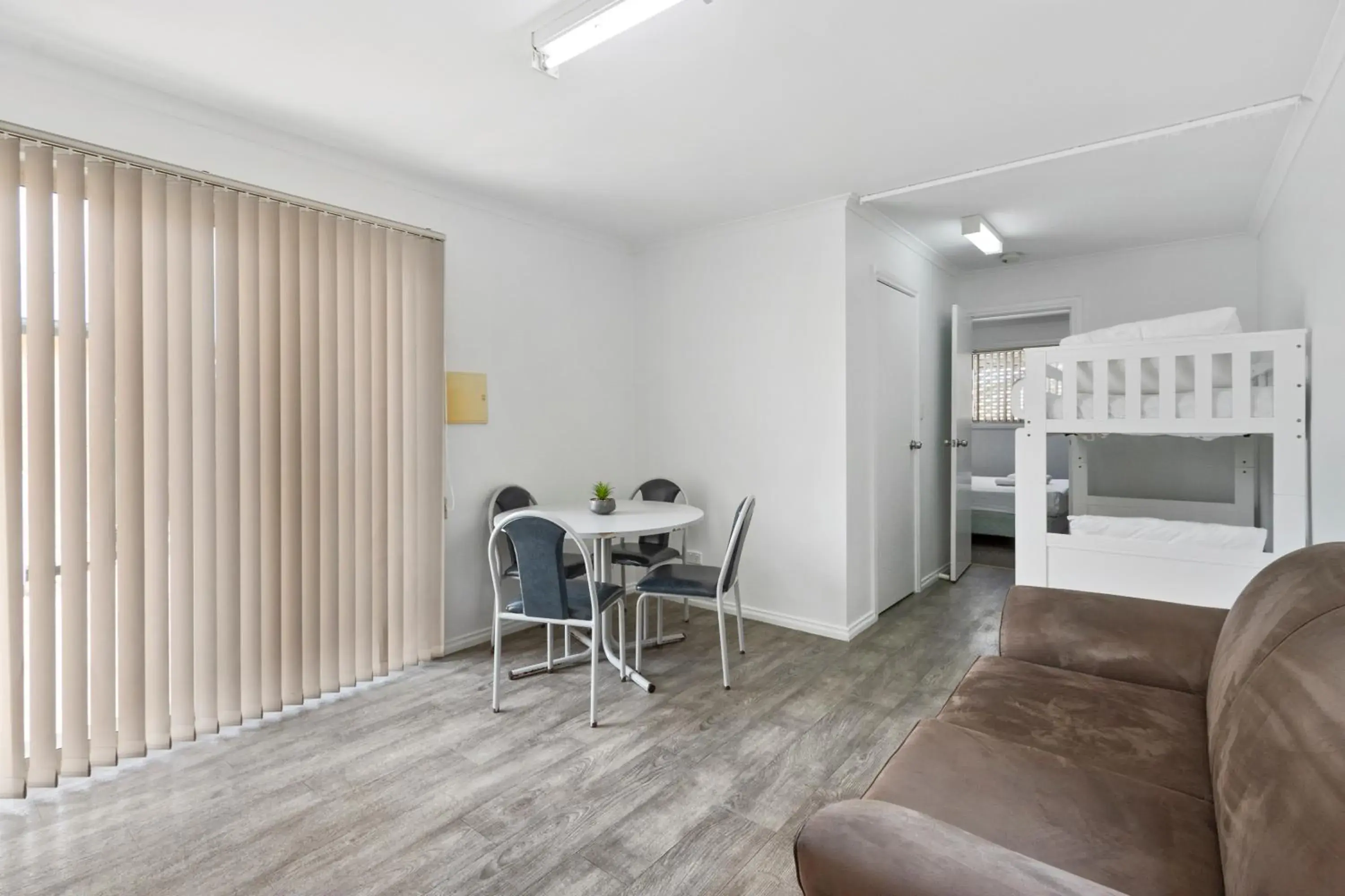 Deluxe Family Room in Costello Hotels - Moonta Bay Cabins Deluxe Family Room in Costello Hotels - Moonta Bay Cabins