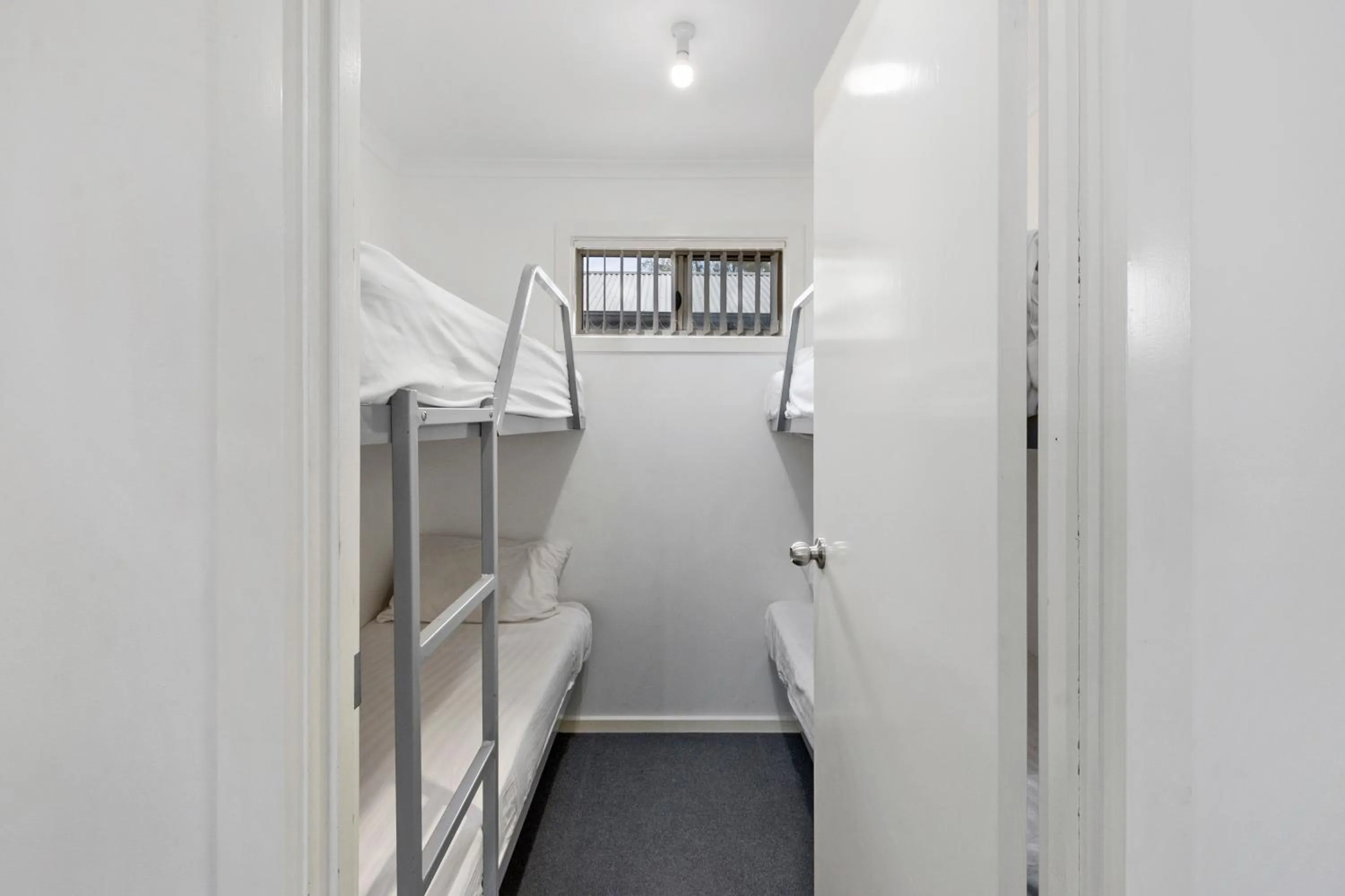 Bed in Costello Hotels - Moonta Bay Cabins