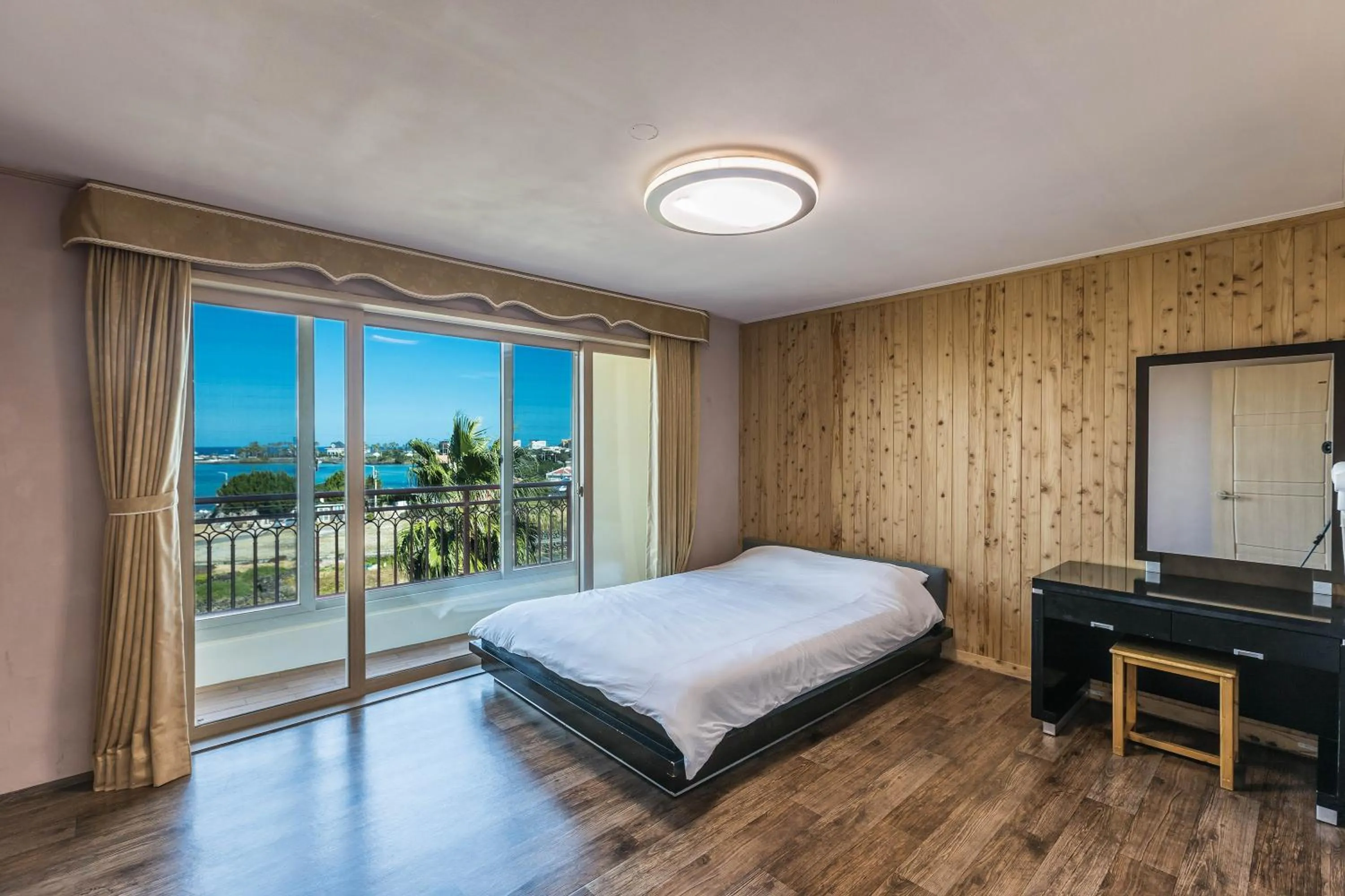 Bed in Sea Eco Beach