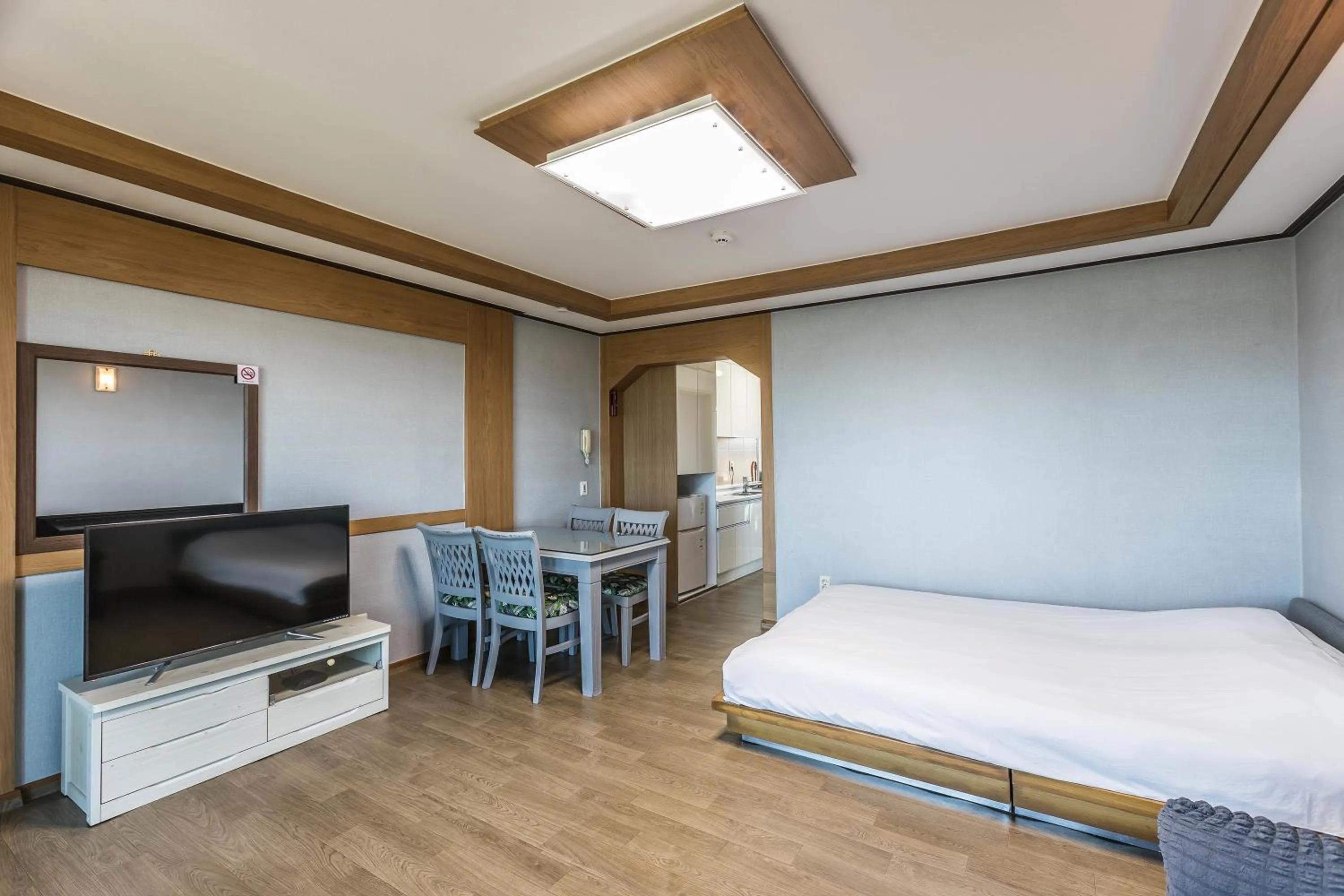 Photo of the whole room, Bed in Sea Eco Beach