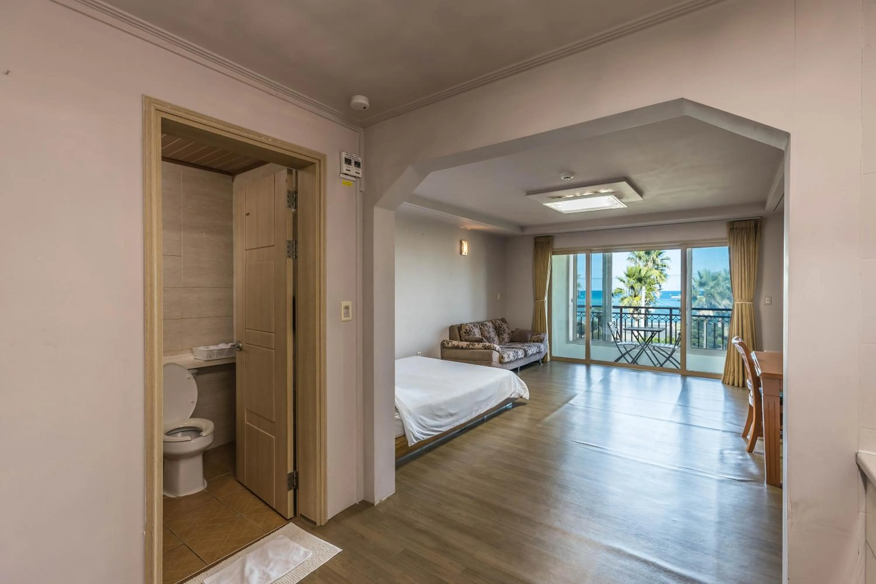 Photo of the whole room, Bed in Sea Eco Beach