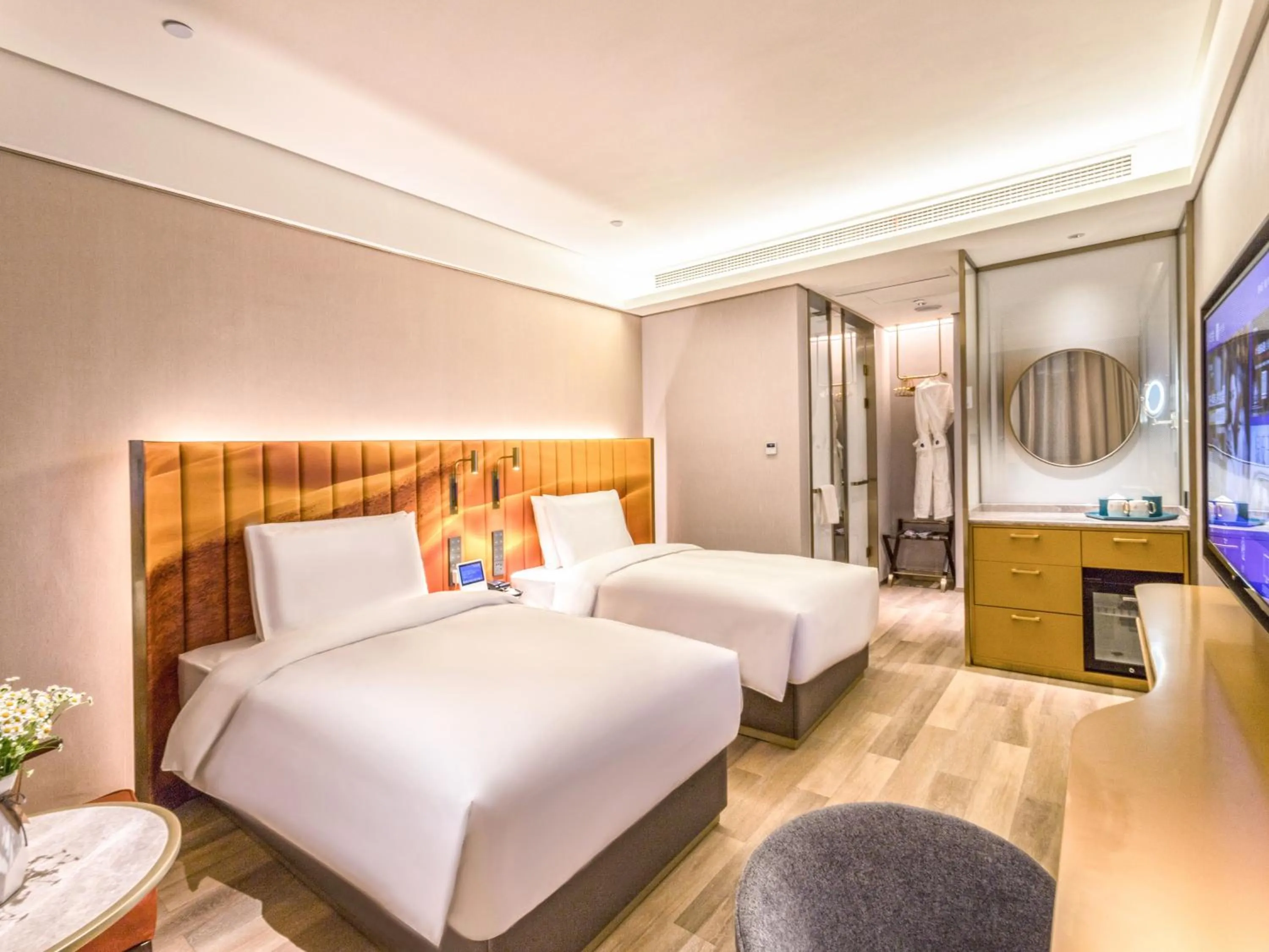 Photo of the whole room, Bed in Zhangjiagang Pedestrian Street Manxin Hotel