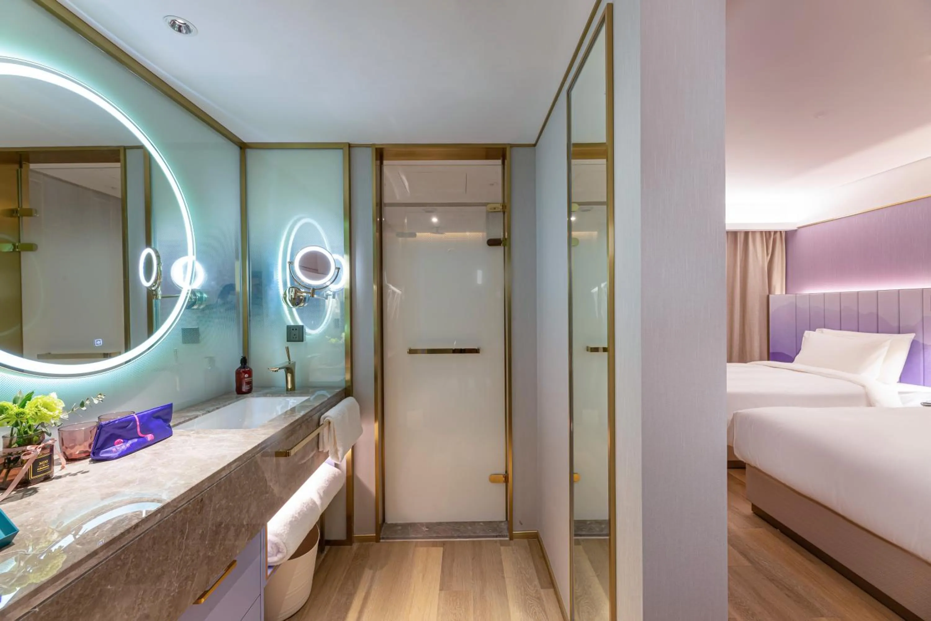 Photo of the whole room, Bed in Zhangjiagang Pedestrian Street Manxin Hotel