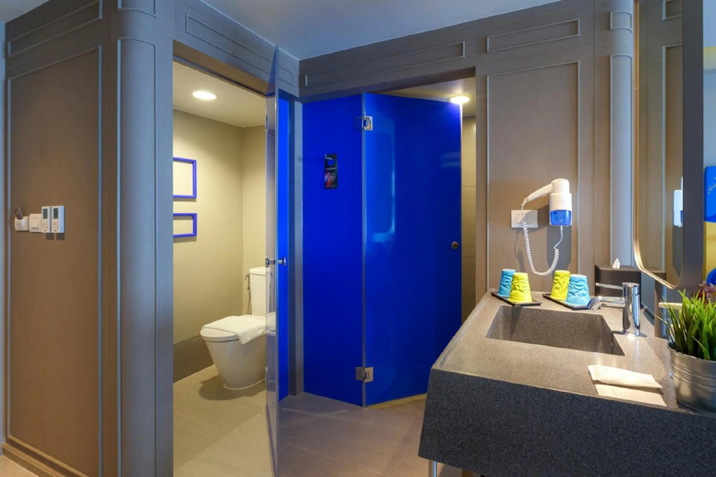 Toilet in Tinidee Trendy Bangkok Khaosan