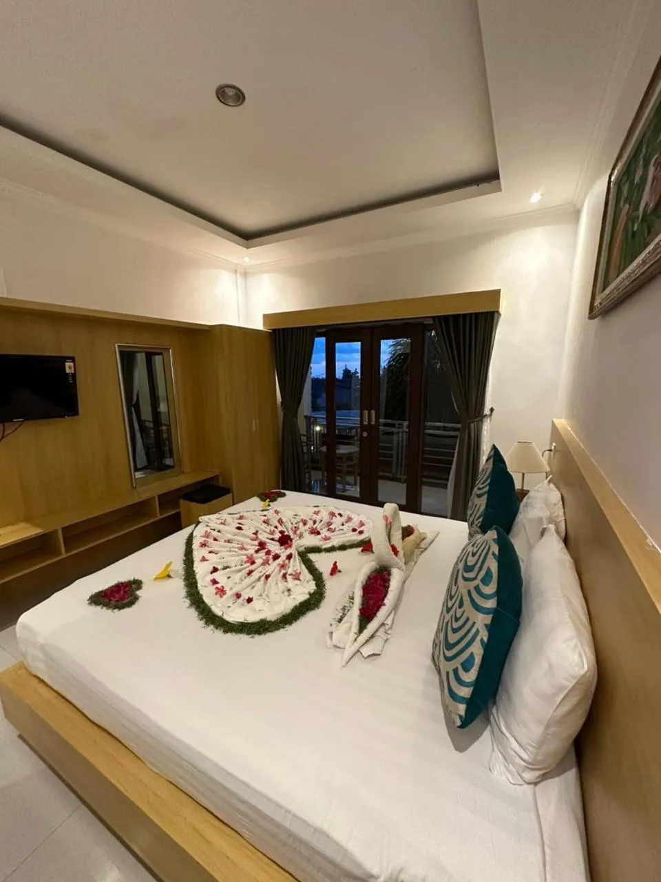 TV and multimedia in Kelingking Sunset Point Hotel & Spa