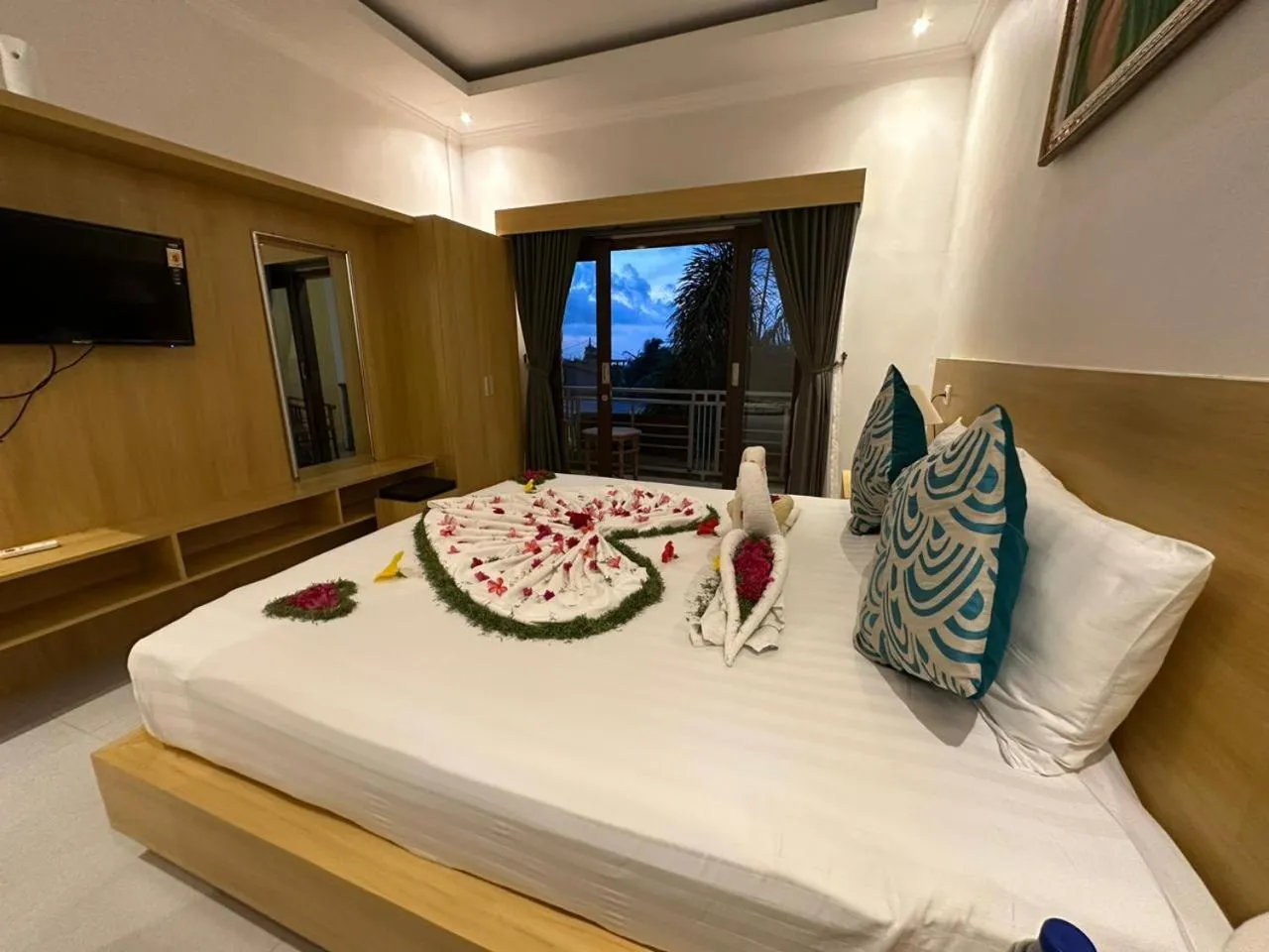 TV and multimedia, Bed in Kelingking Sunset Point Hotel & Spa