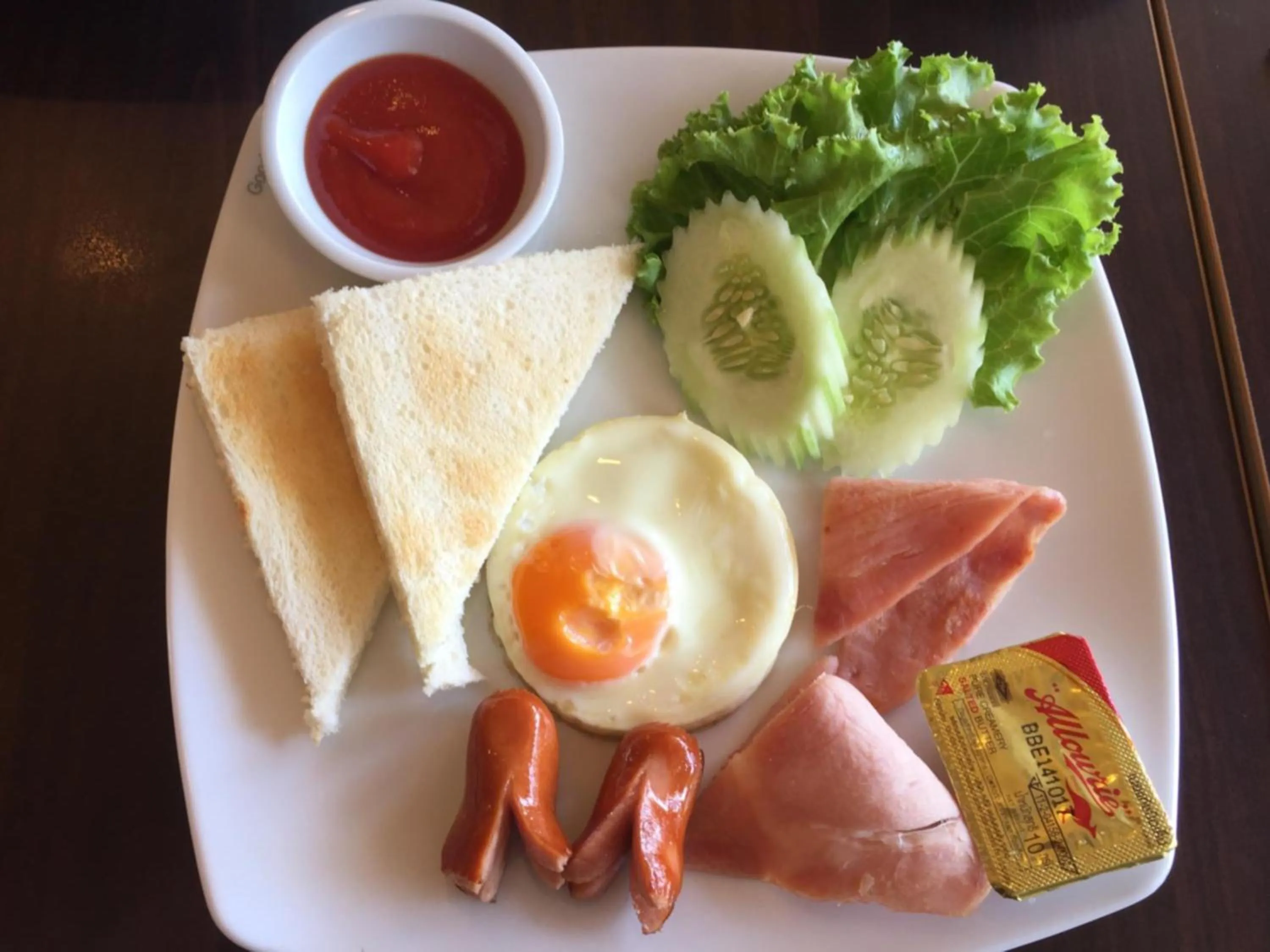 American breakfast in The Lephant Hotel