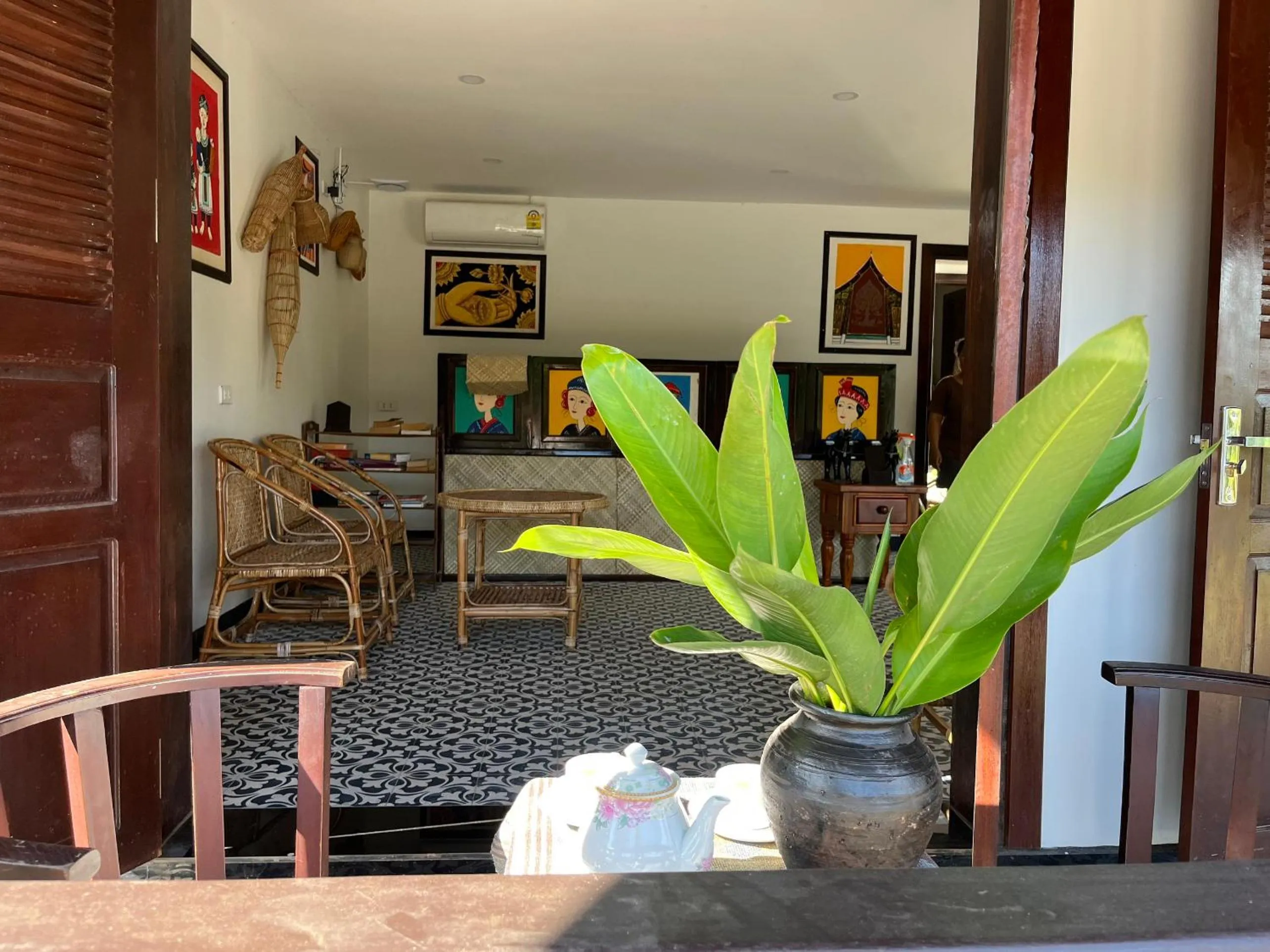 Dining area in Villa Namkhan Heritage