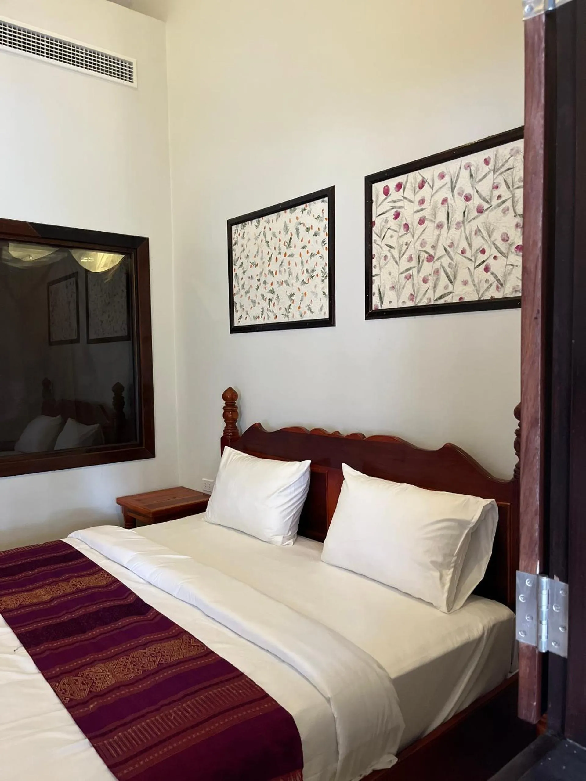 Bed in Villa Namkhan Heritage