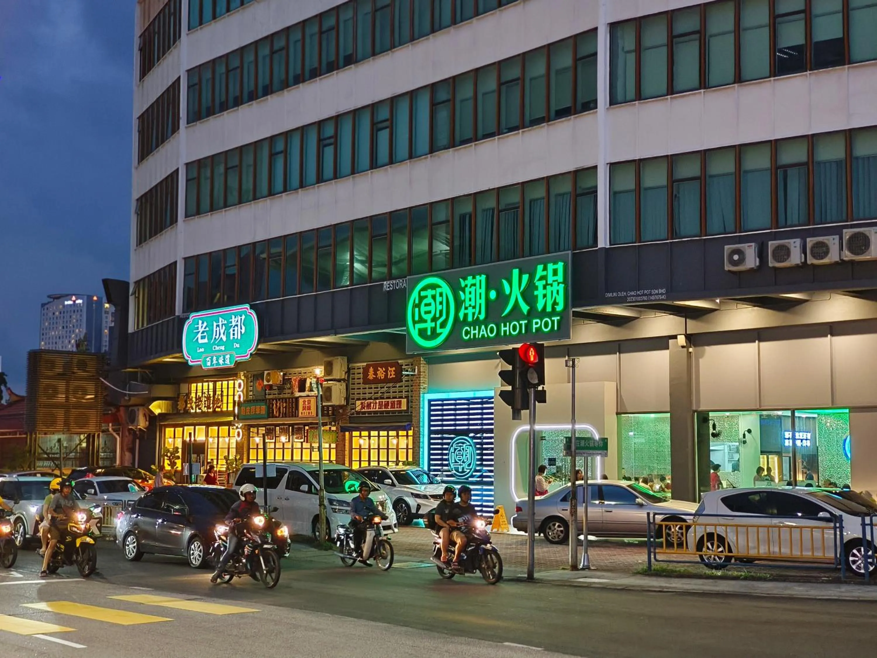 Restaurant/places to eat in ZOOM HOTEL