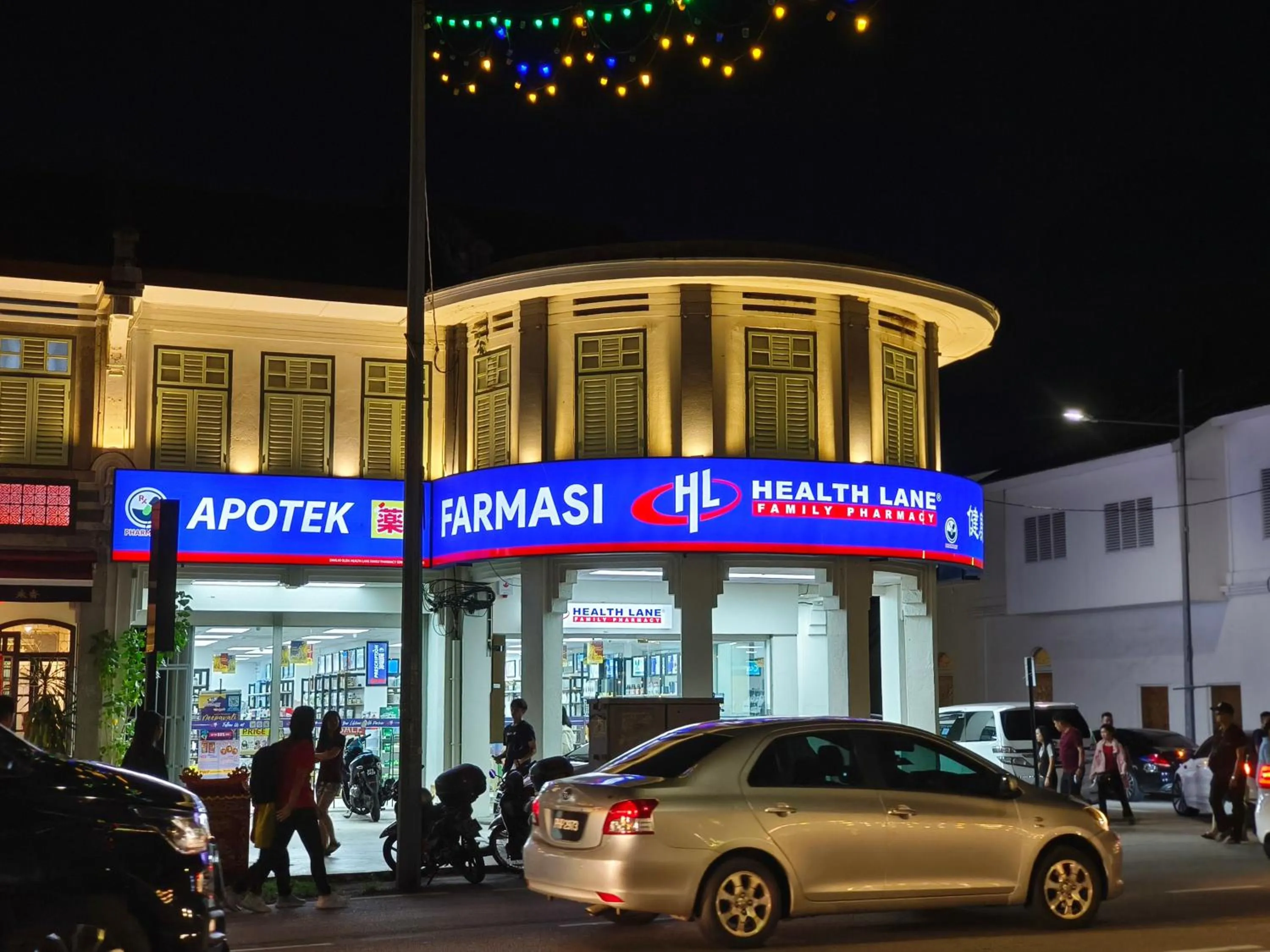 On-site shops in ZOOM HOTEL