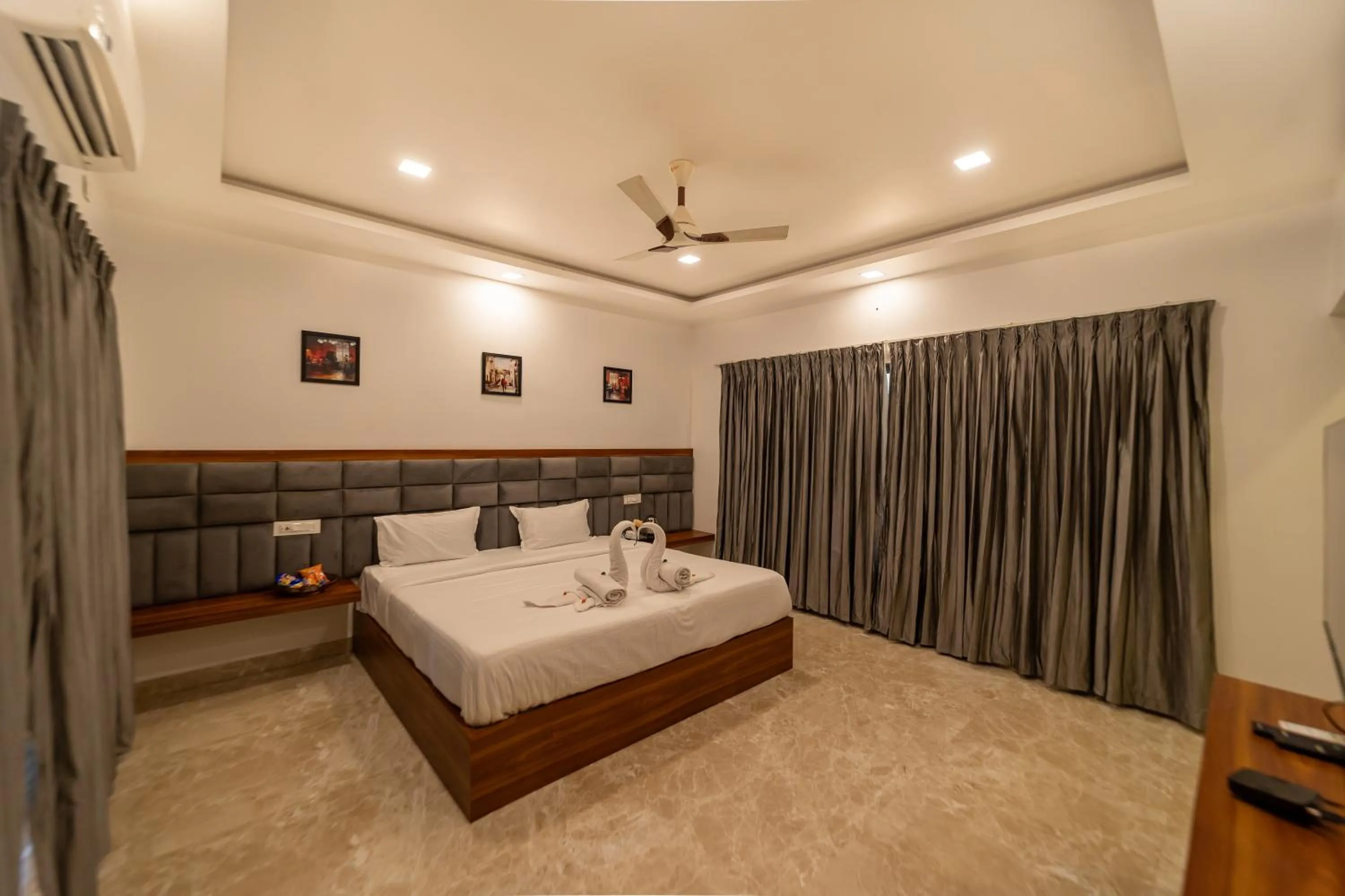 Bedroom, Bed in Magizhvanam