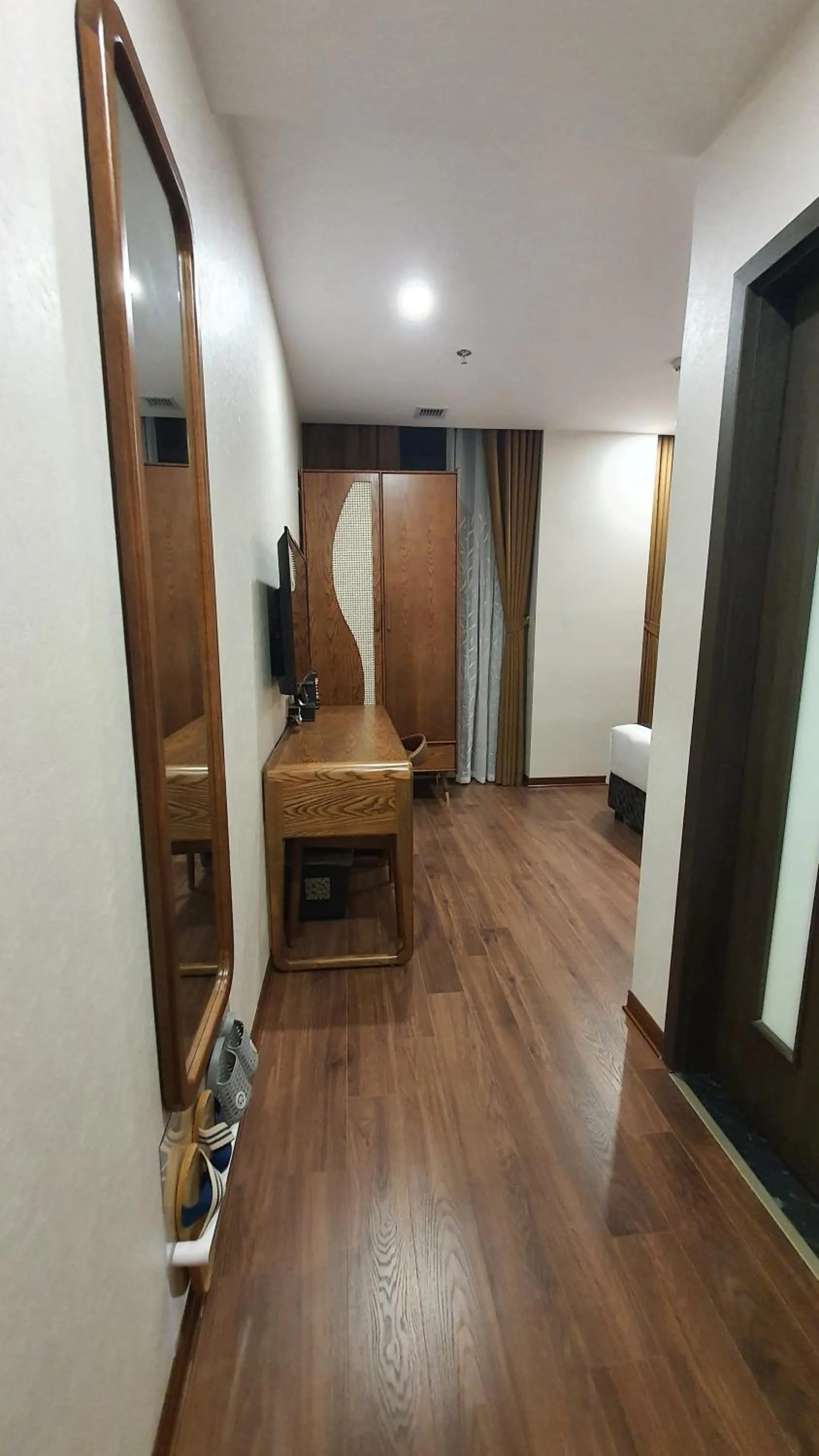 hair dresser in MOMIZI HANOI 2 - PHAN KE BINH