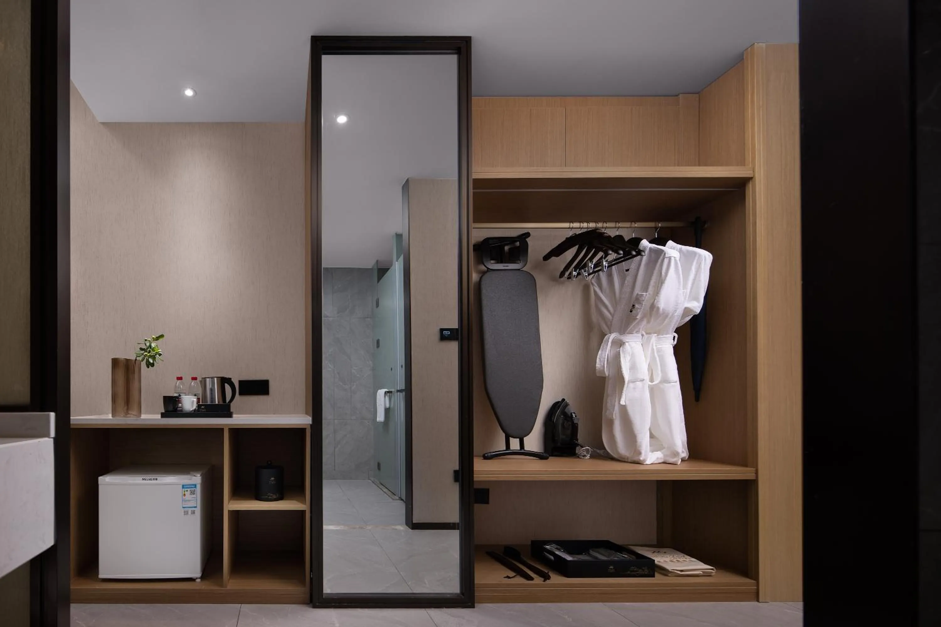 wardrobe in Metropark Hotel Wuhan