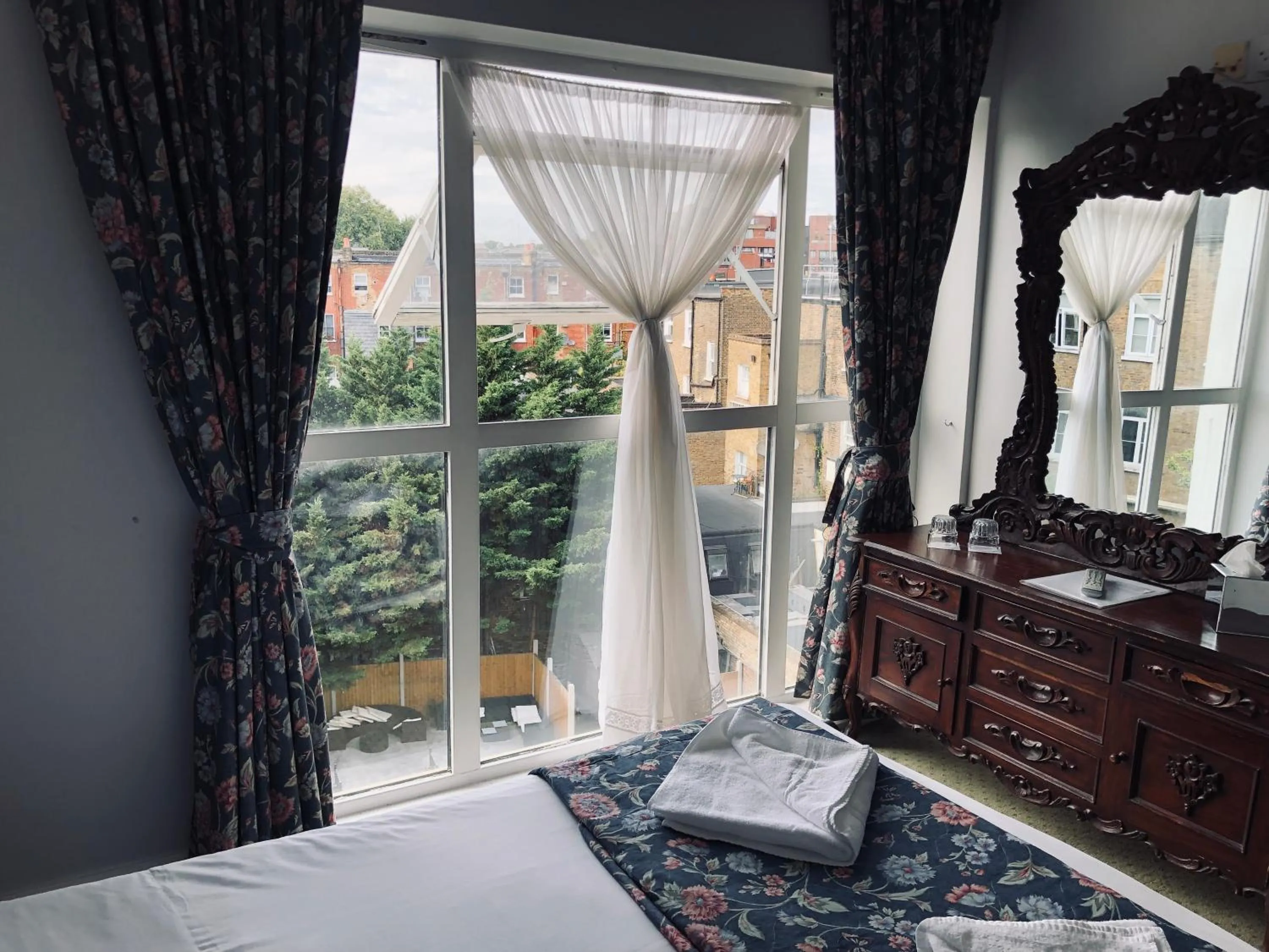 Garden view, Bed in My Place Hotel