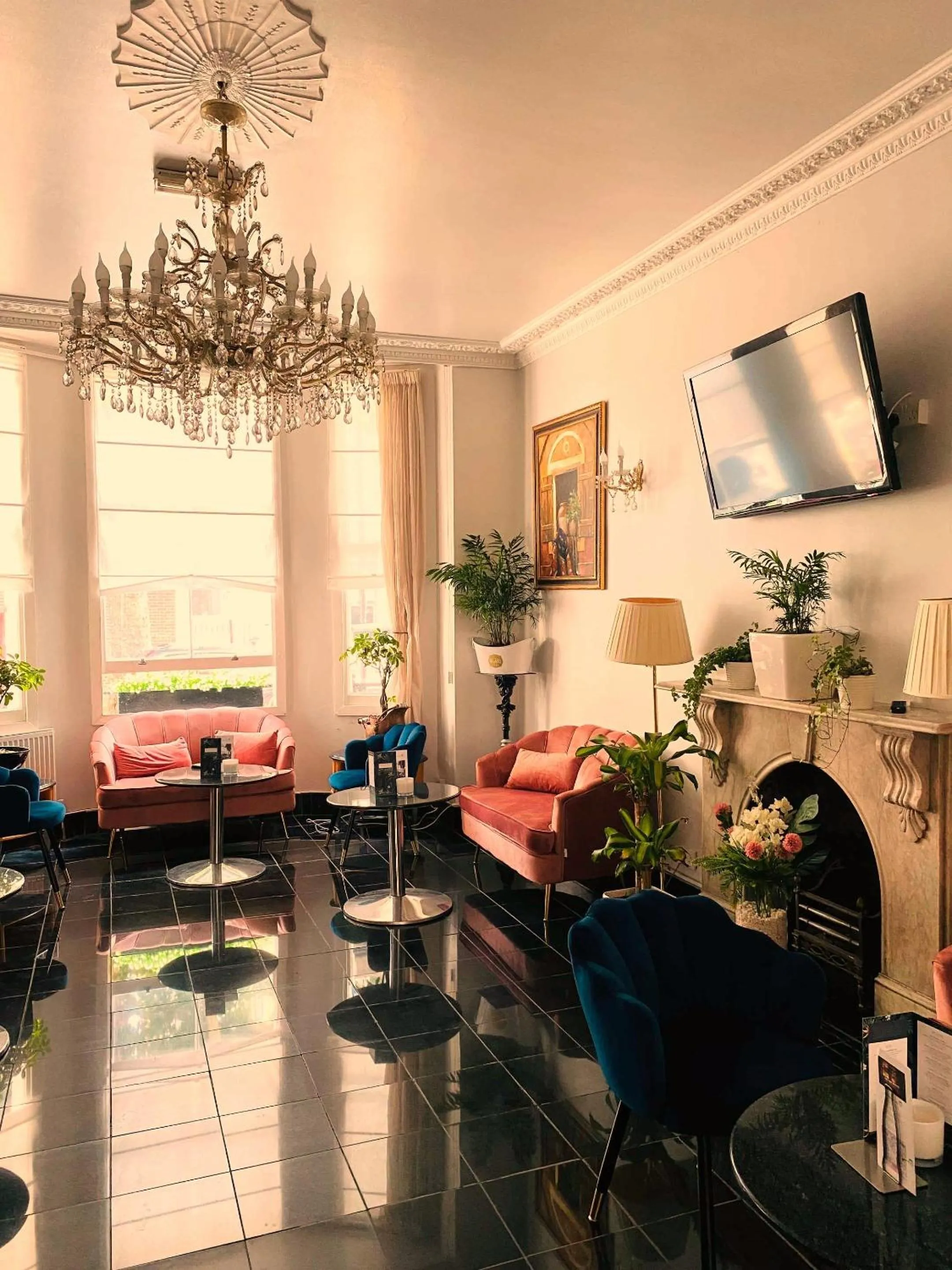 Lounge or bar in My Place Hotel