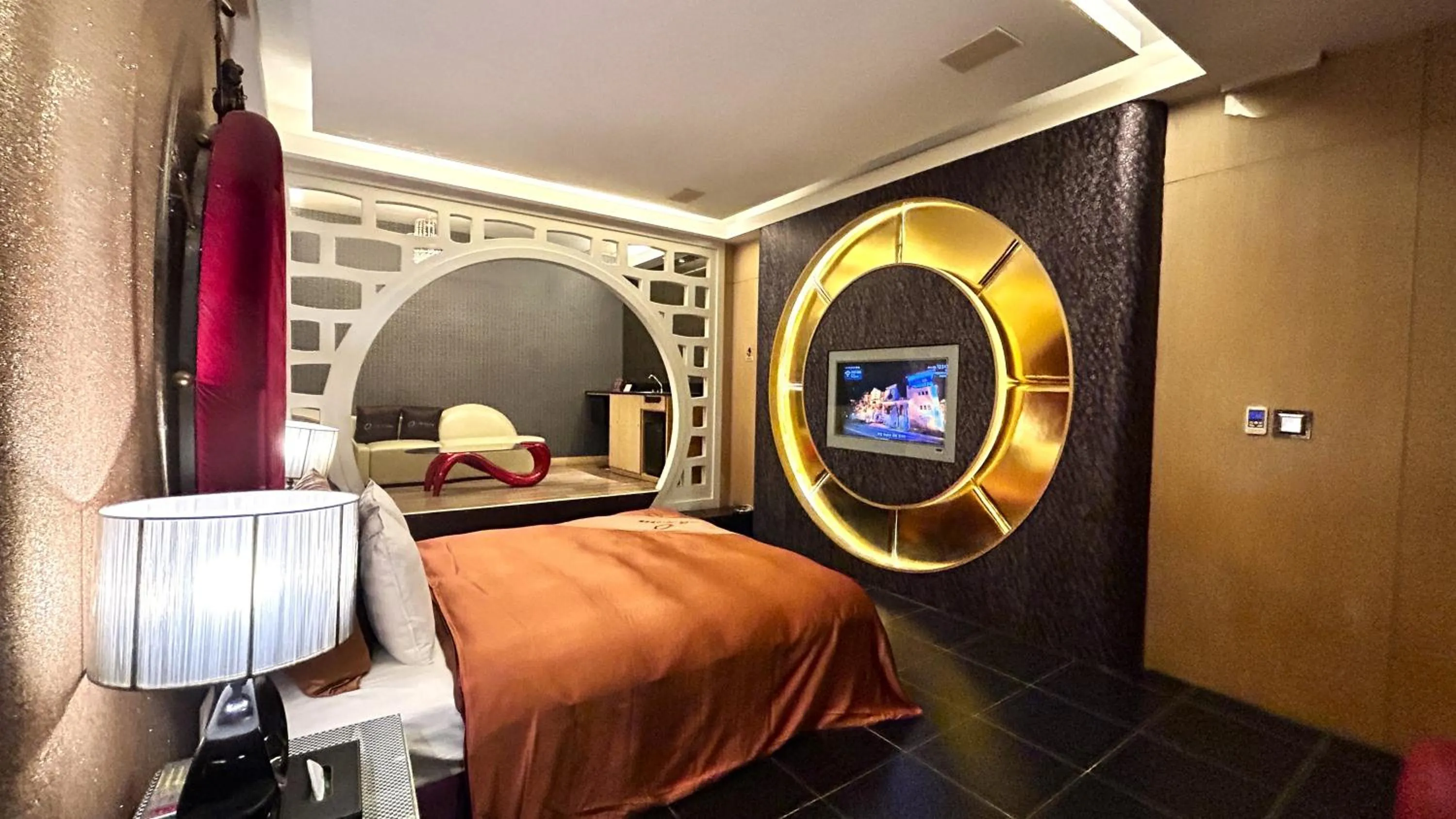 Bed in Shining Motel