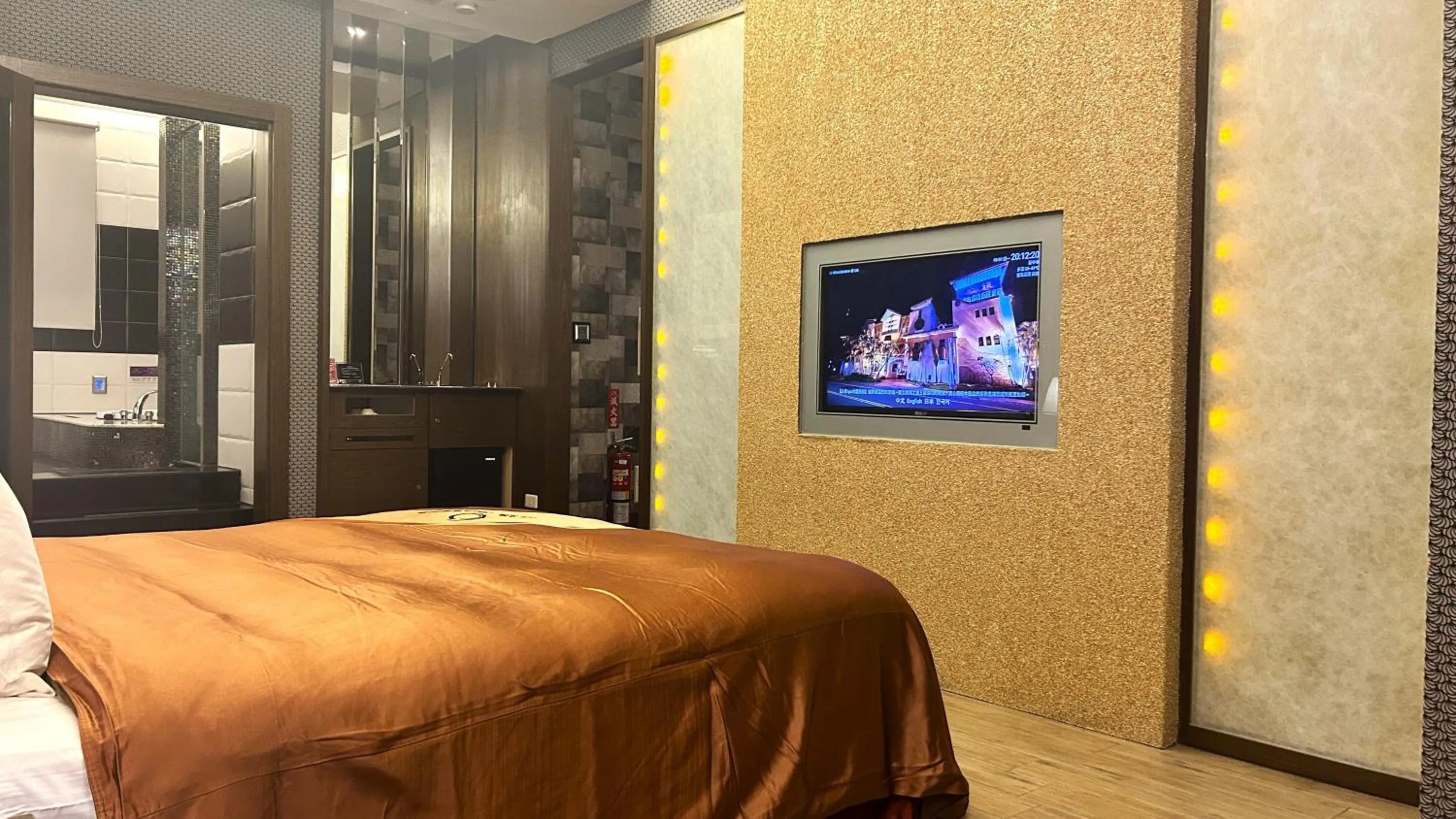 Bed in Shining Motel