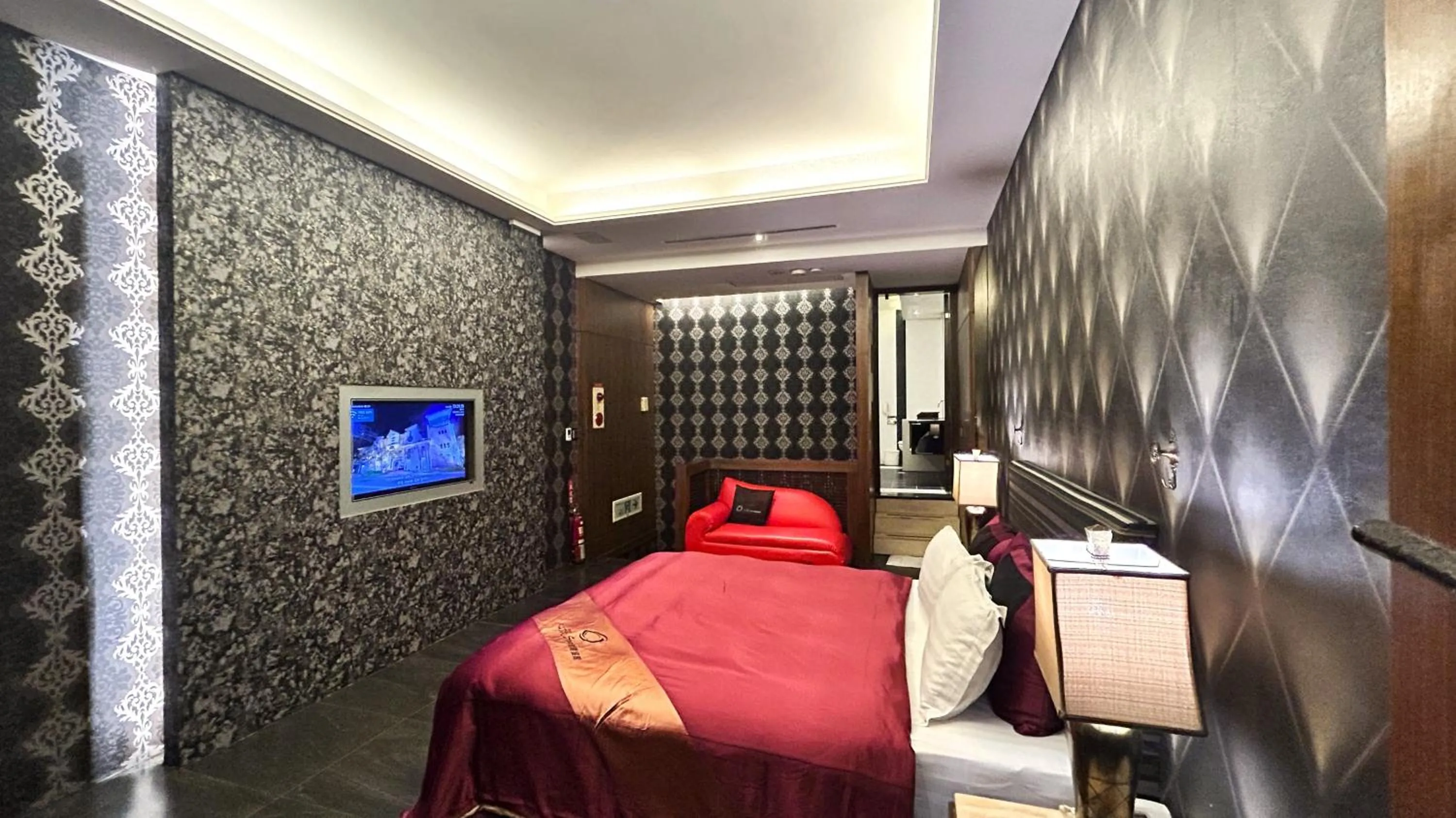 Bed in Shining Motel