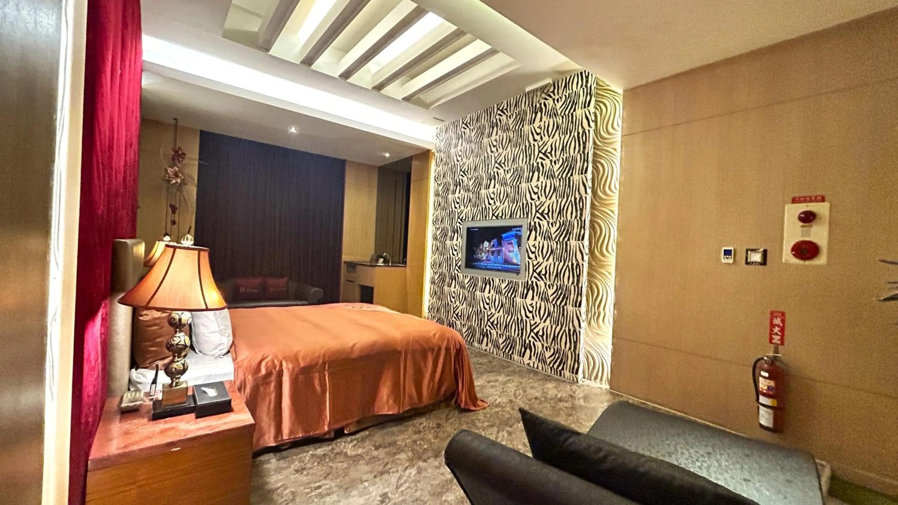 Bed in Shining Motel