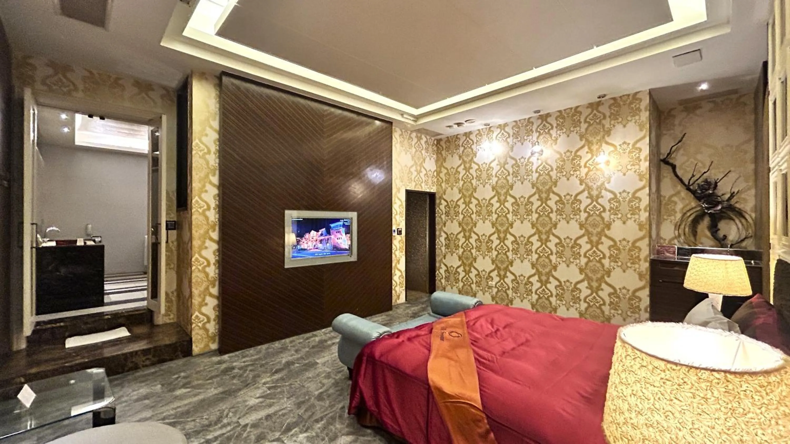 Bed in Shining Motel