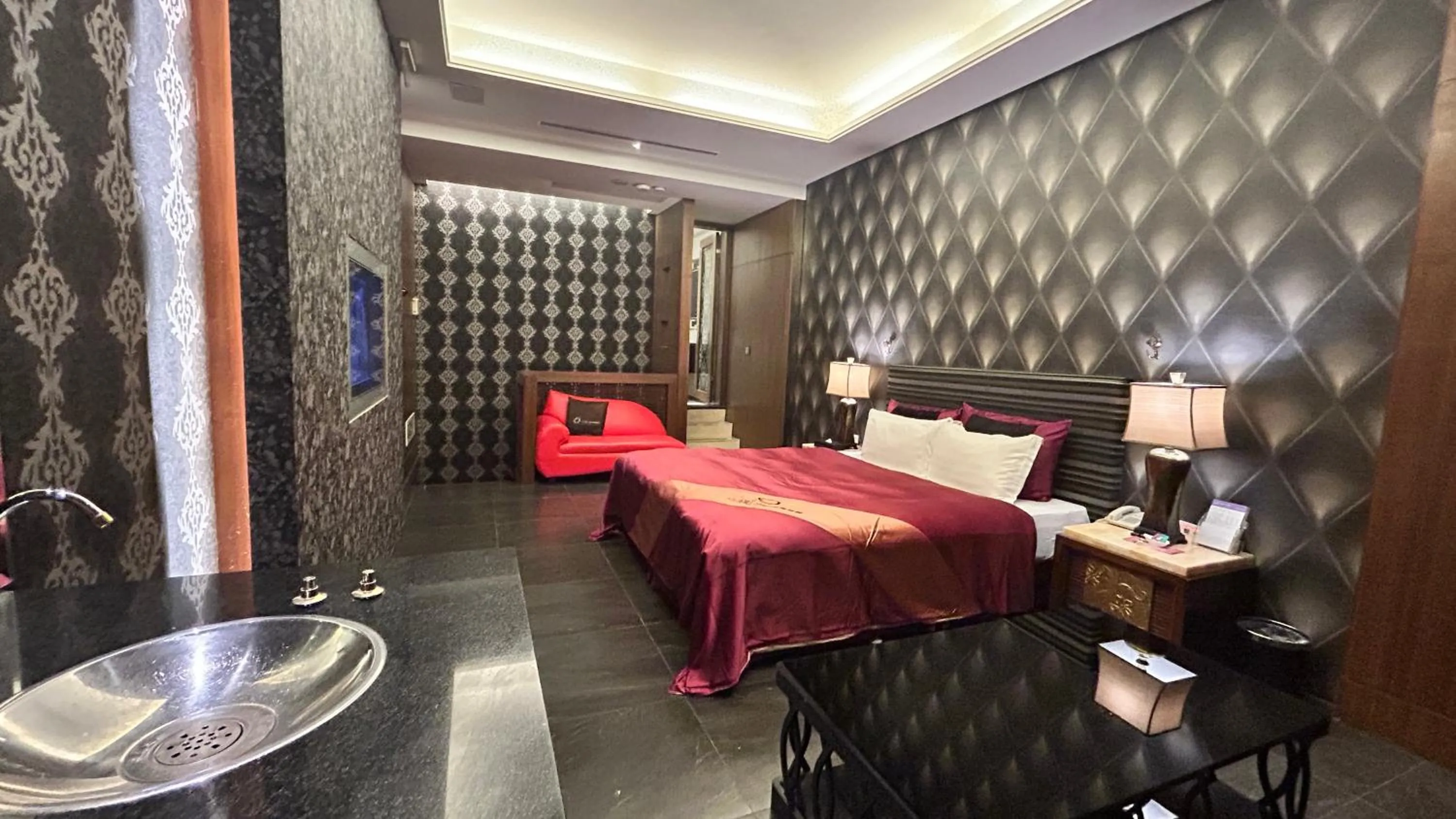 Bed in Shining Motel