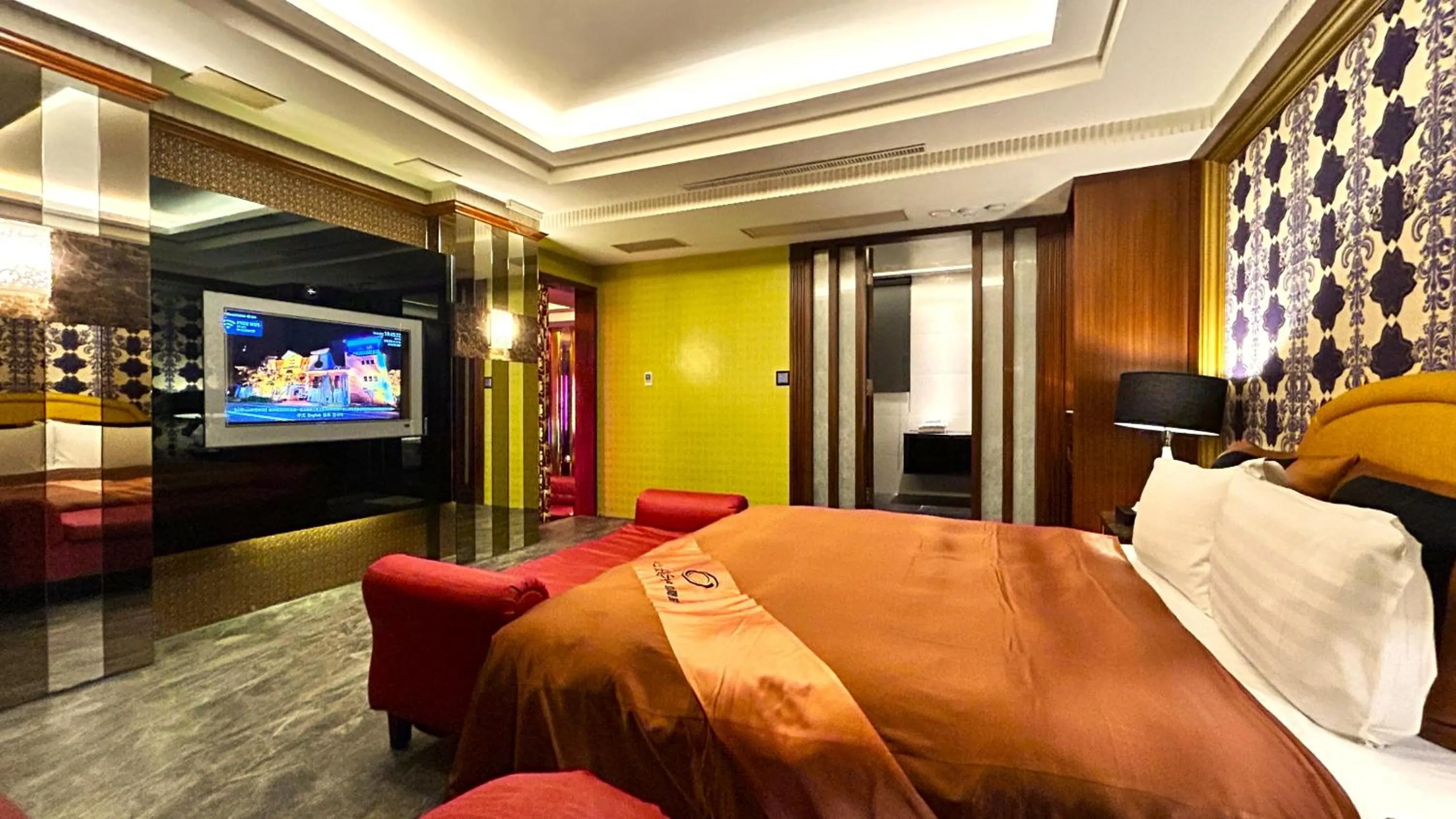 Bed in Shining Motel