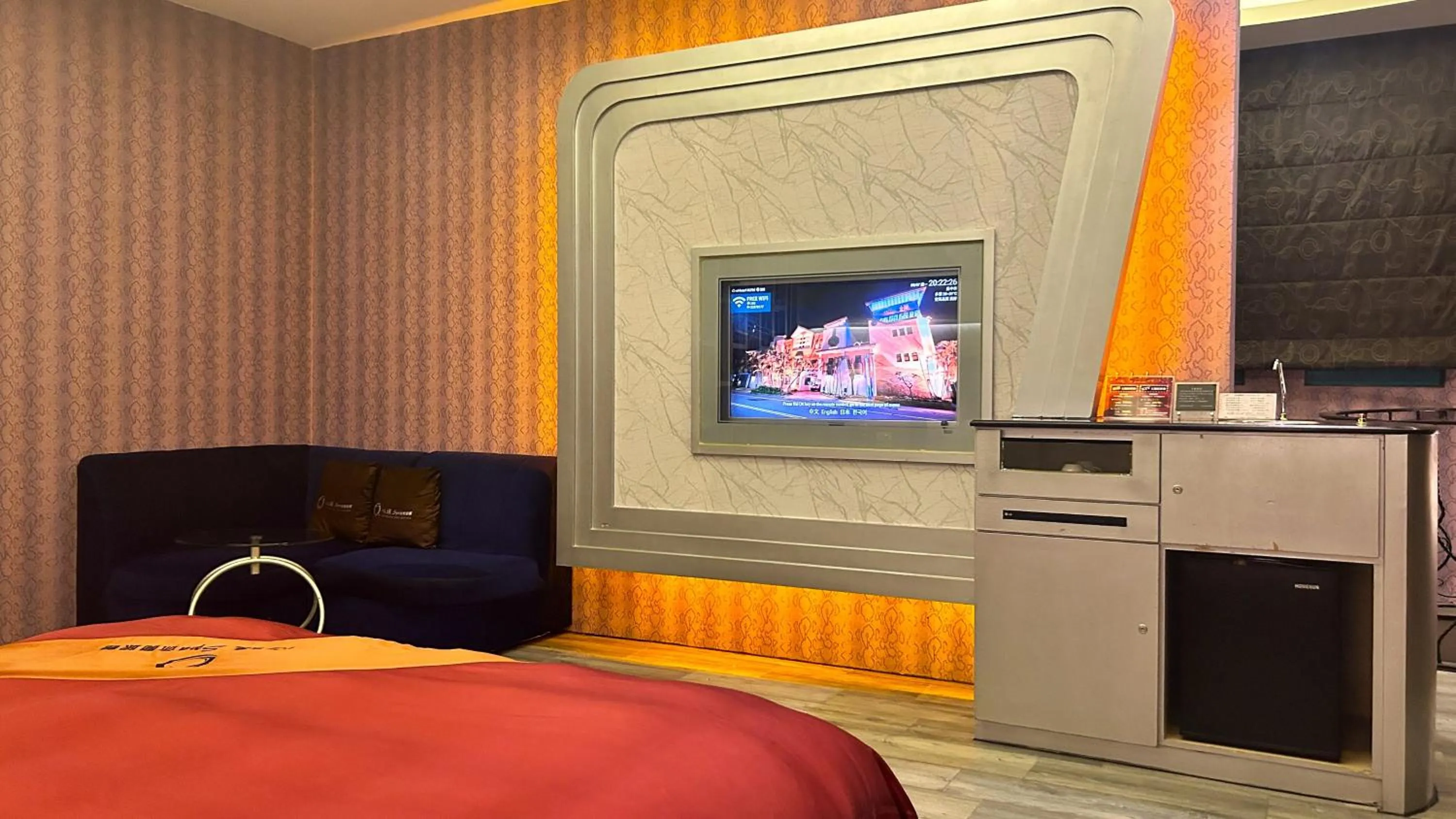 Bed in Shining Motel