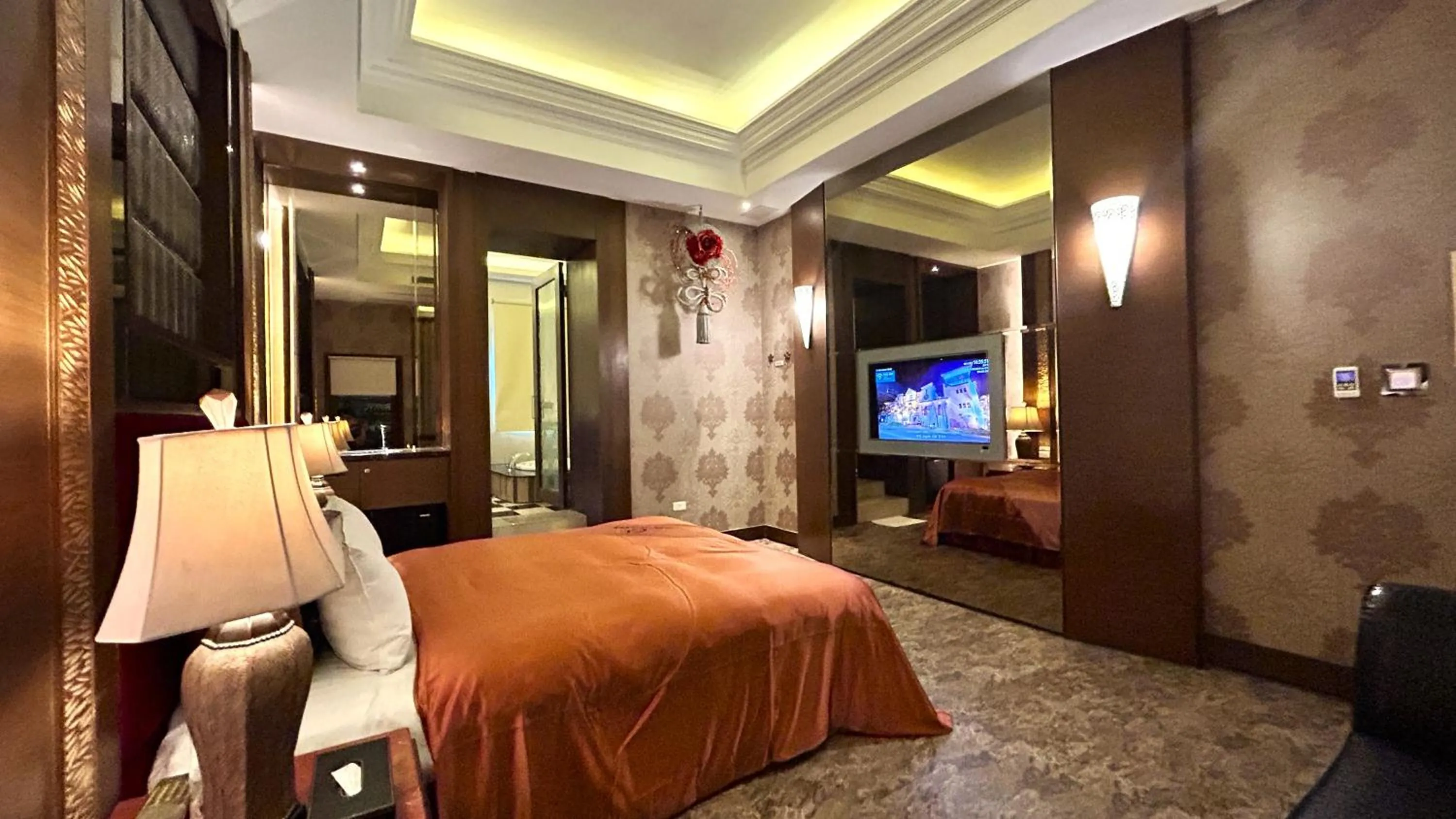 Bed in Shining Motel