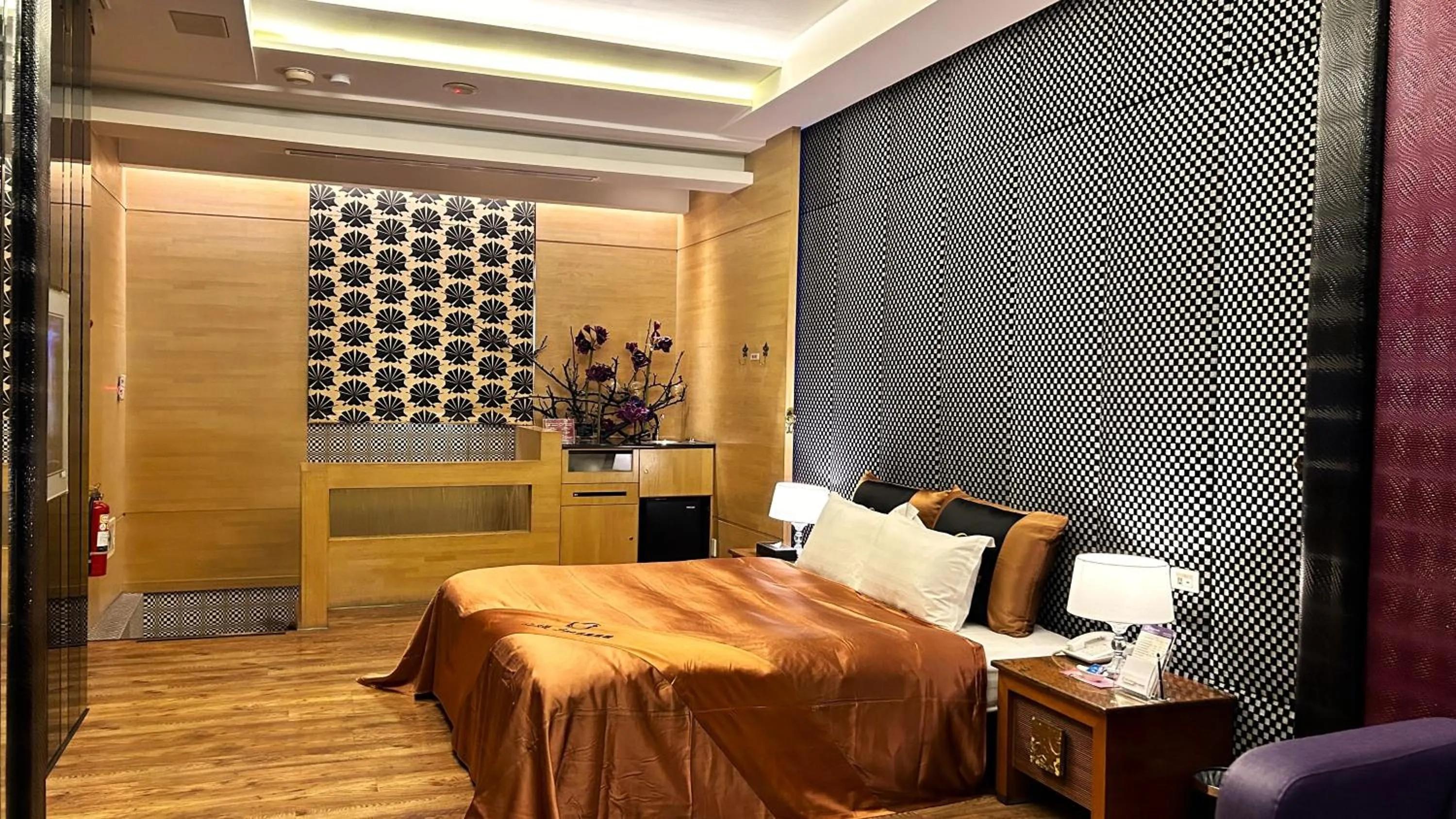 Bed in Shining Motel