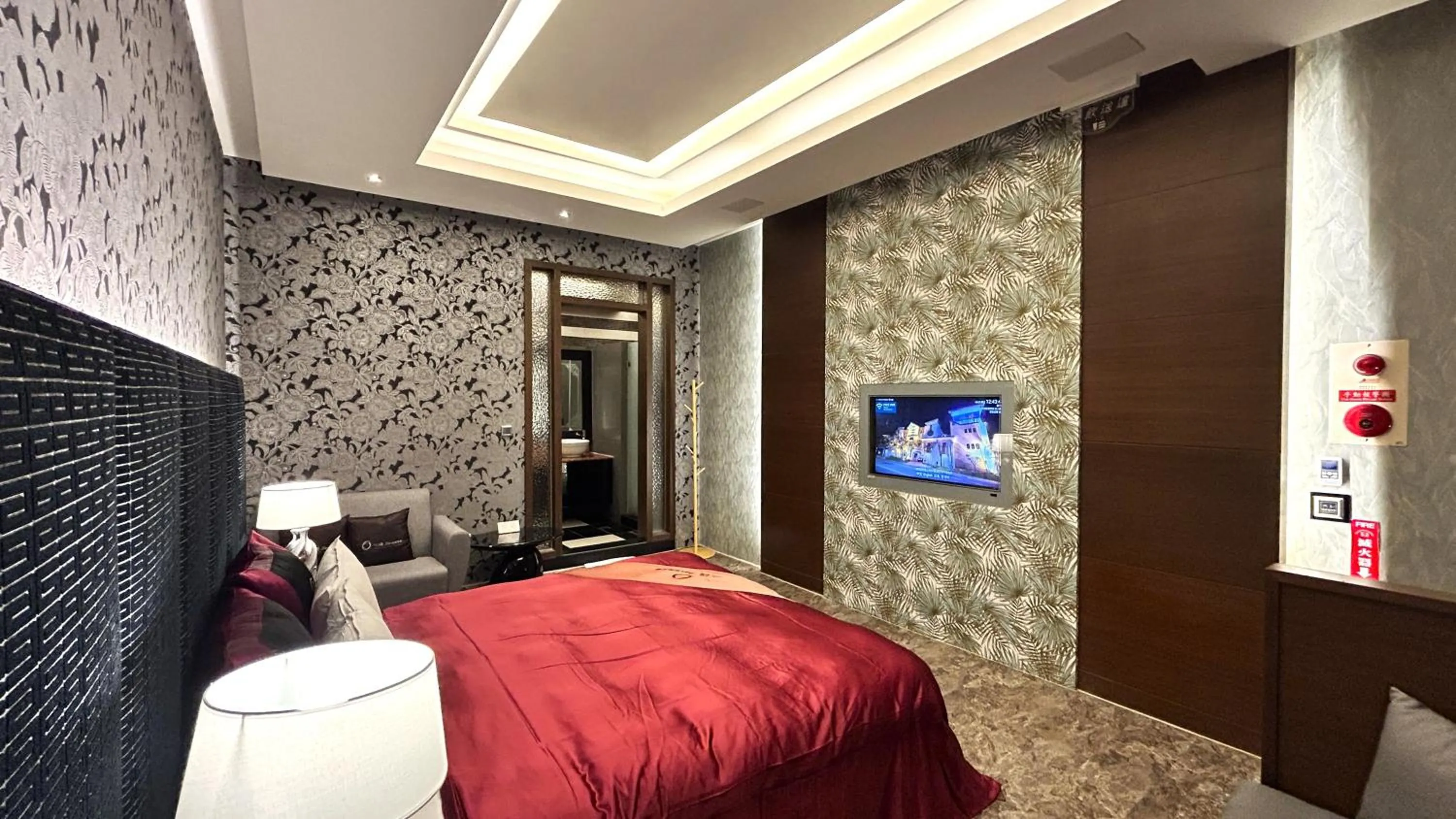 Bed in Shining Motel