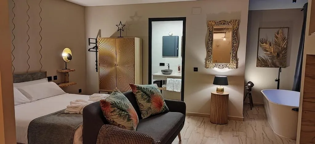 Bedroom, Bed in Las estrellas del duende