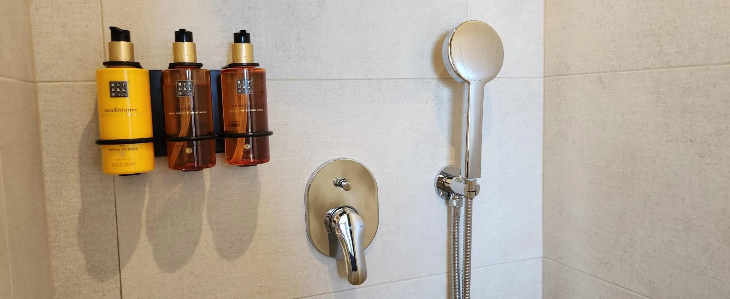 Shower in Las estrellas del duende